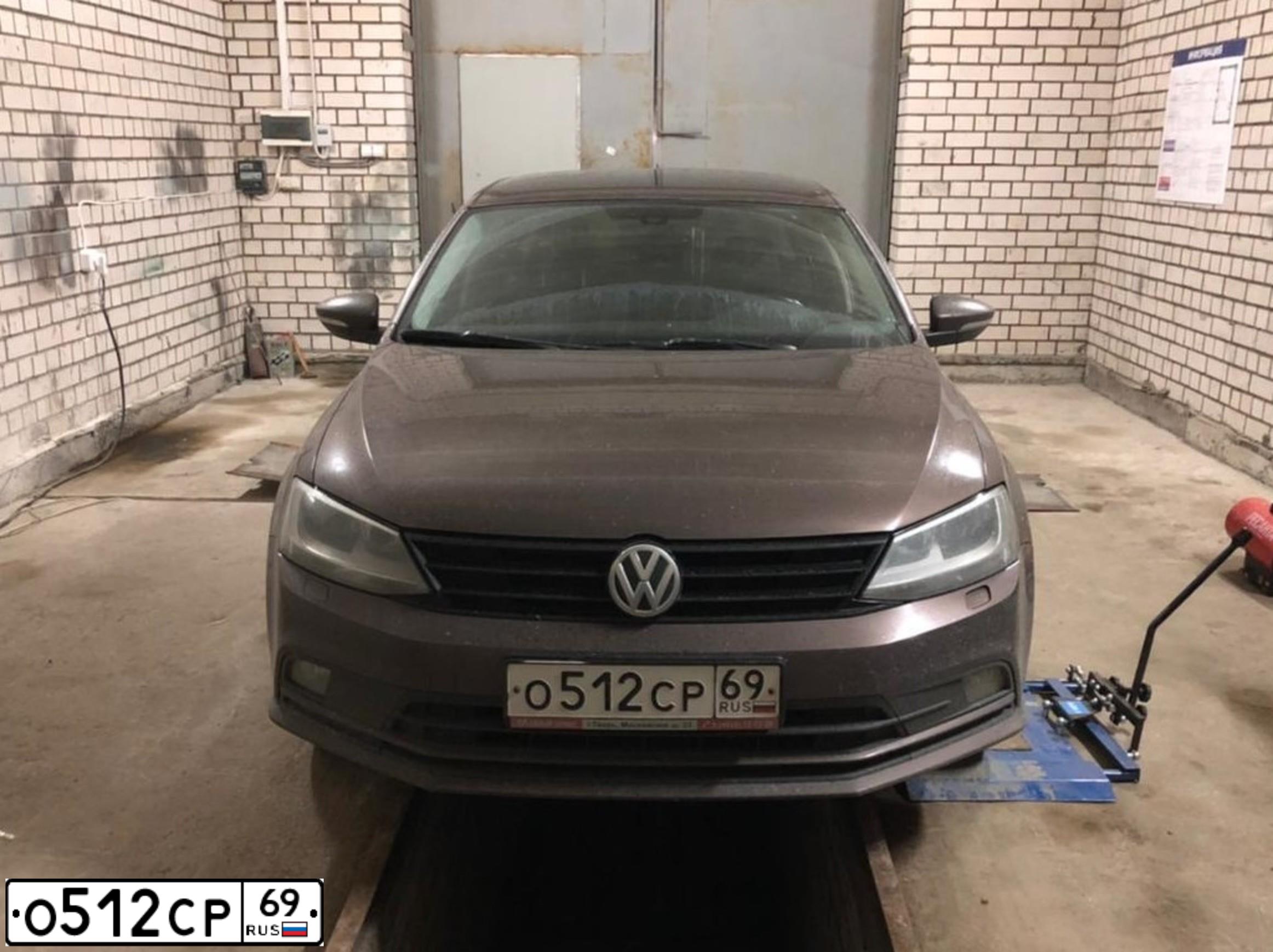 Фото автомобиля VOLKSWAGEN JETTA, 2014 — госномер О512СР69. Цвет: Коричневый