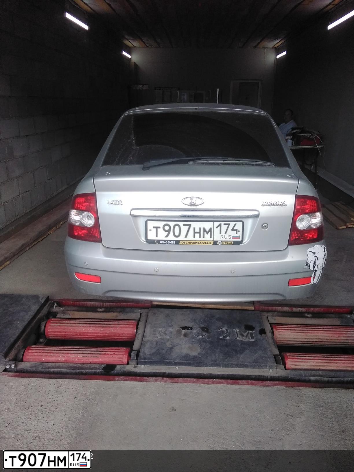 Фото автомобиля LADA 2172 PRIORA, 2011 — госномер Т907НМ174. Цвет: СЕРЫЙ