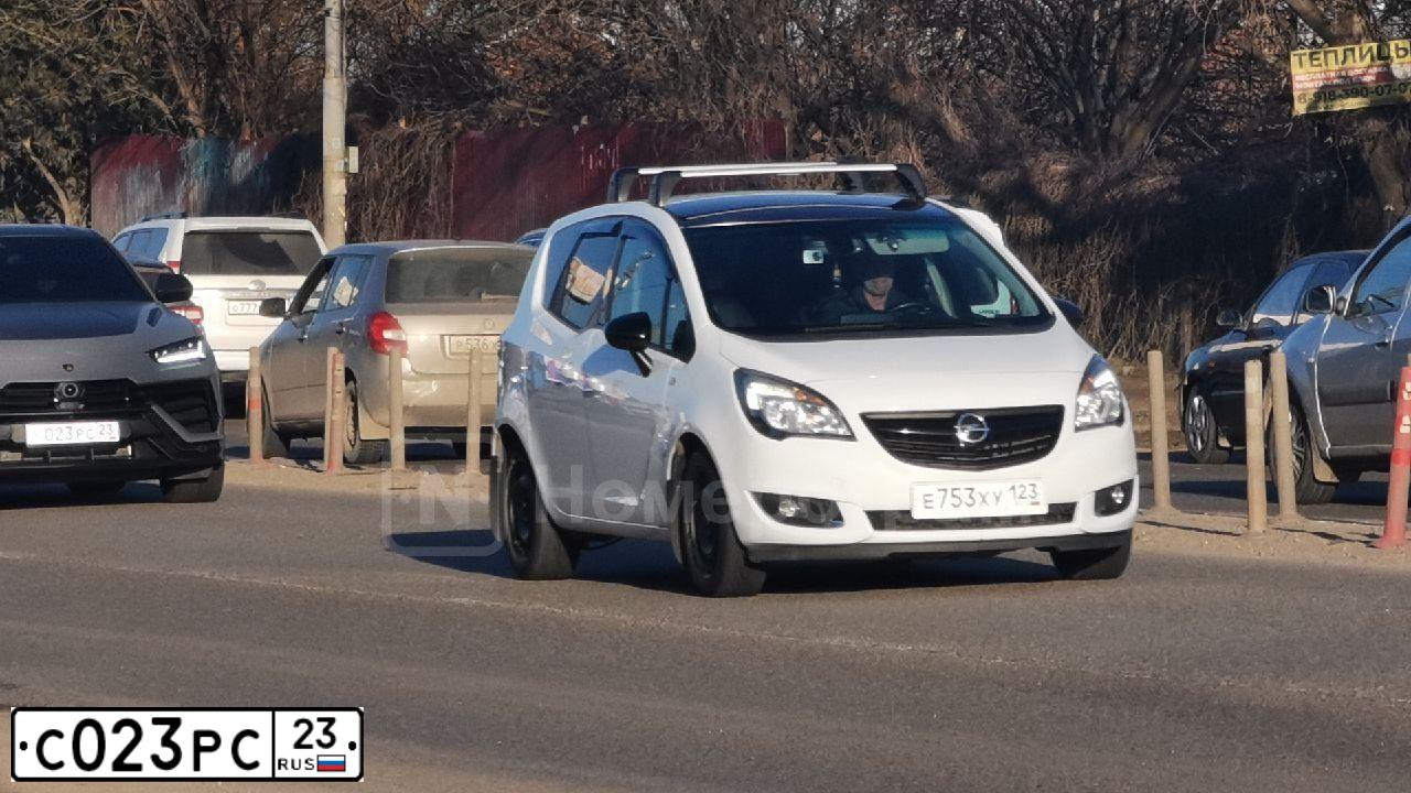 Фото автомобиля TOYOTA RAV4, 2011 — госномер К301ТУ123. Цвет: Белый