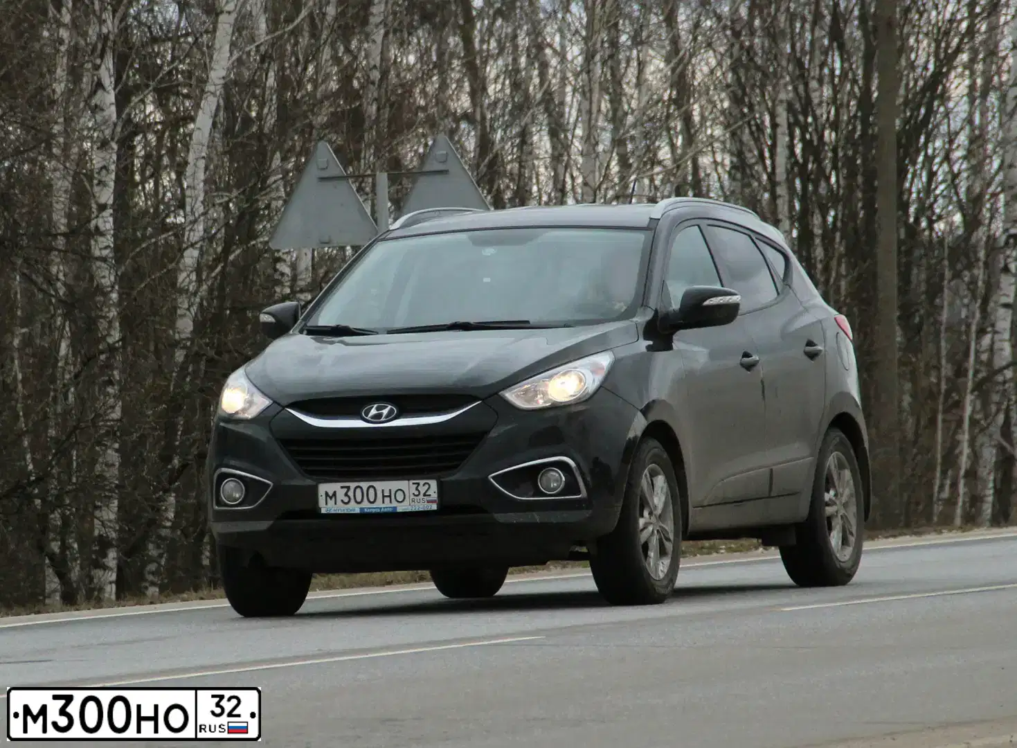 Фото автомобиля HYUNDAI IX35, 2012 — госномер М300НО32. Цвет: ЧЕРНЫЙ