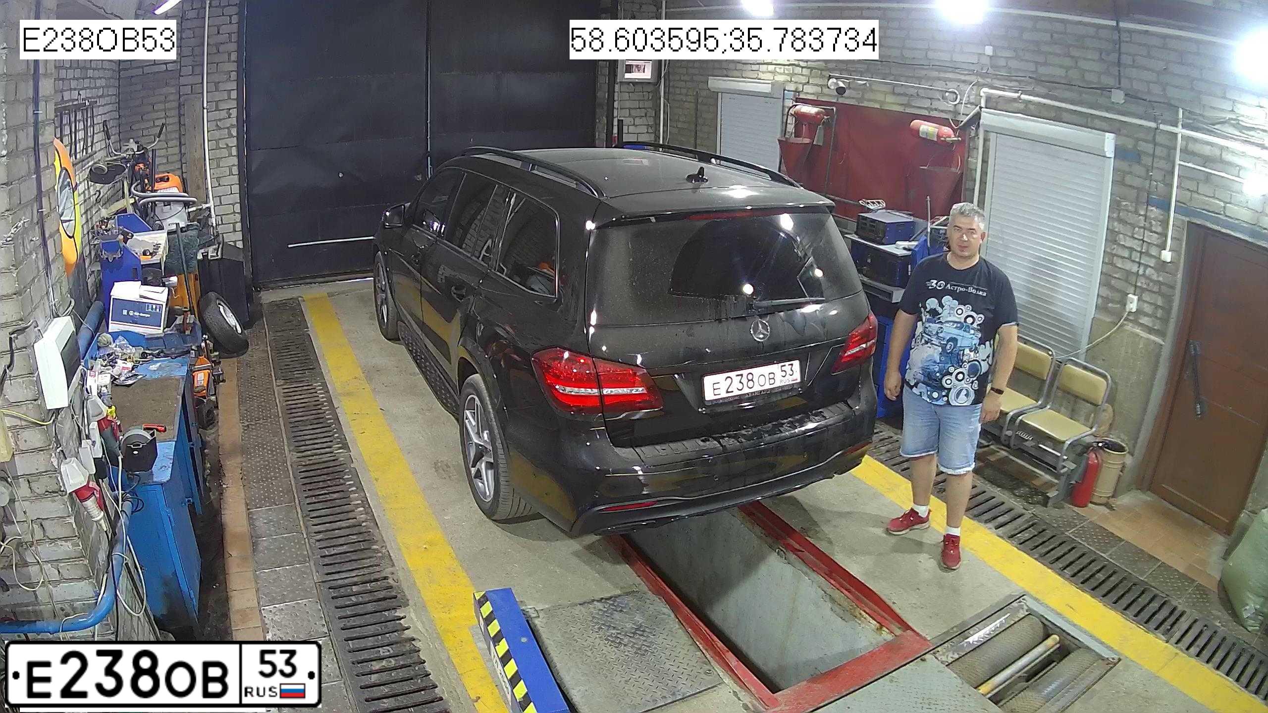 Фото автомобиля MERCEDES GL-KLASSE, 2017 — госномер Е238ОВ53. Цвет: ЧЕРНЫЙ