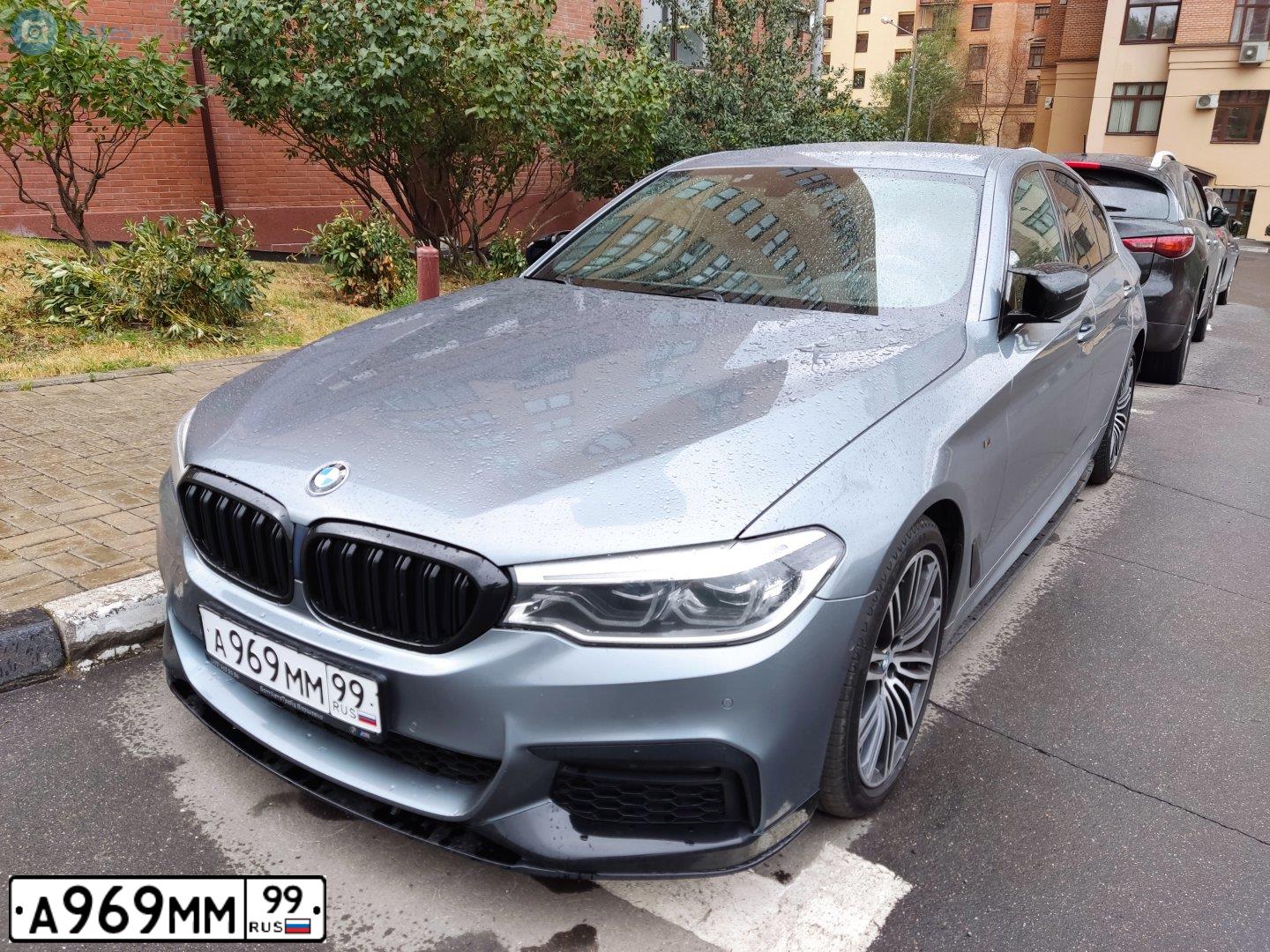 Фото автомобиля BMW 530D, 2019 — госномер В556НО797. Цвет: СЕРЫЙ