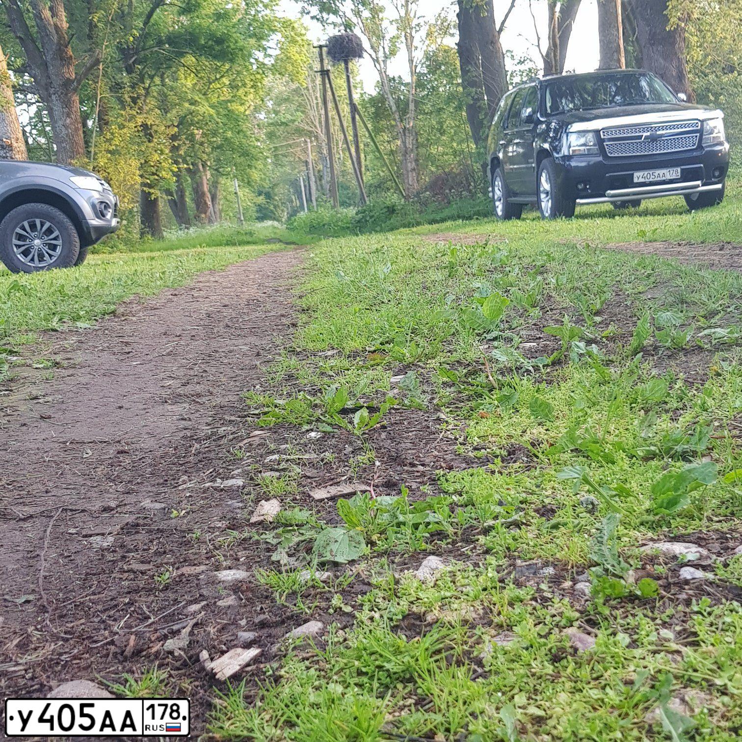 Фото автомобиля CHEVROLET TAHOE, 2011 — госномер У405АА178. Цвет: ЧЕРНЫЙ