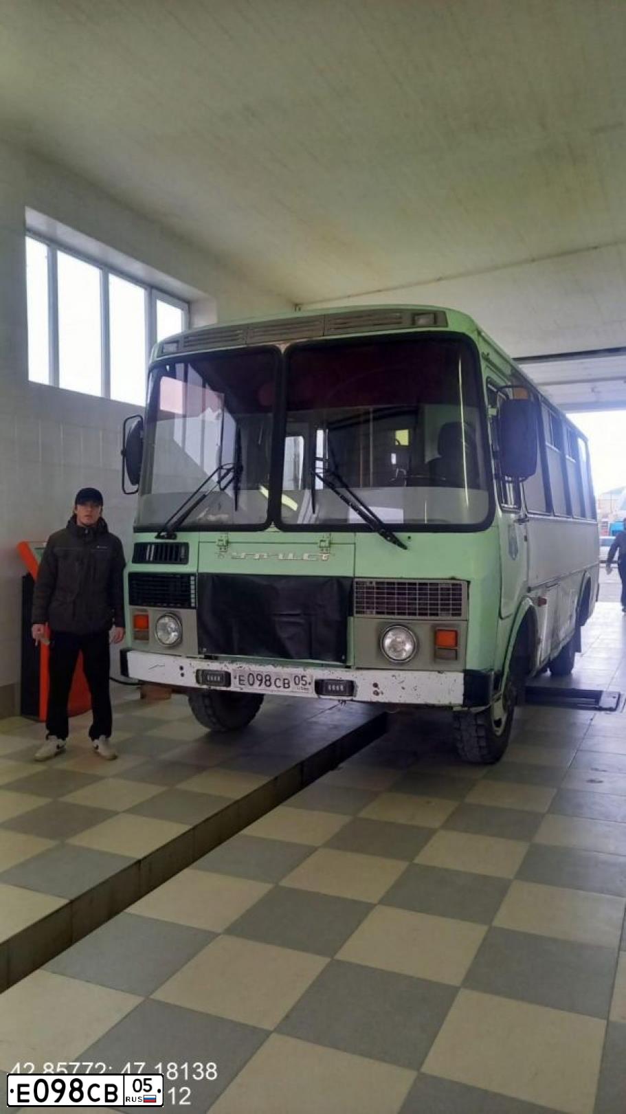 Фото автомобиля PAZ 3205, 2007 — госномер Е098СВ05. Цвет: САЛАТОВЫЙ