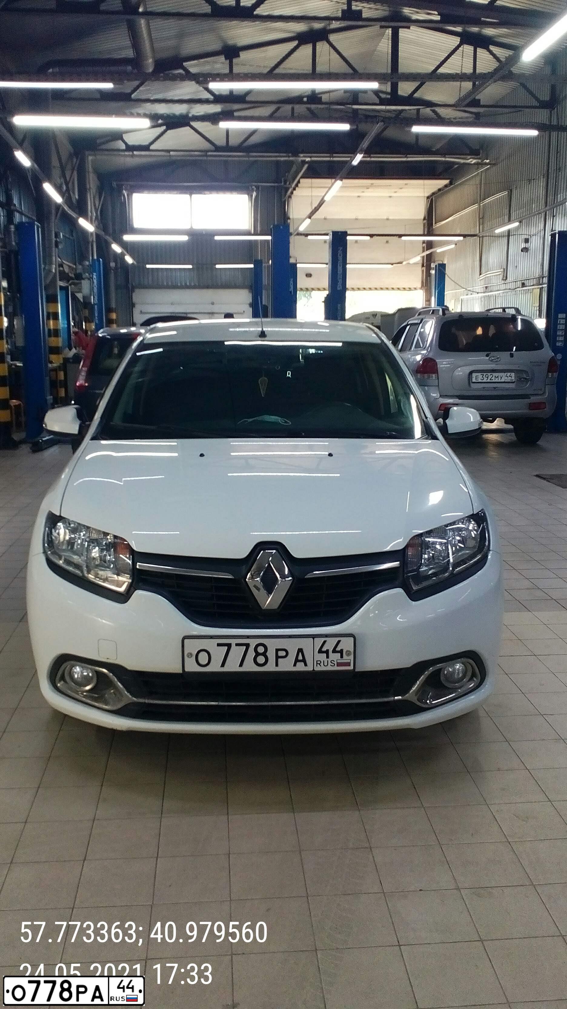 Фото автомобиля RENAULT LOGAN, 2015 — госномер О778РА44. Цвет: Белый