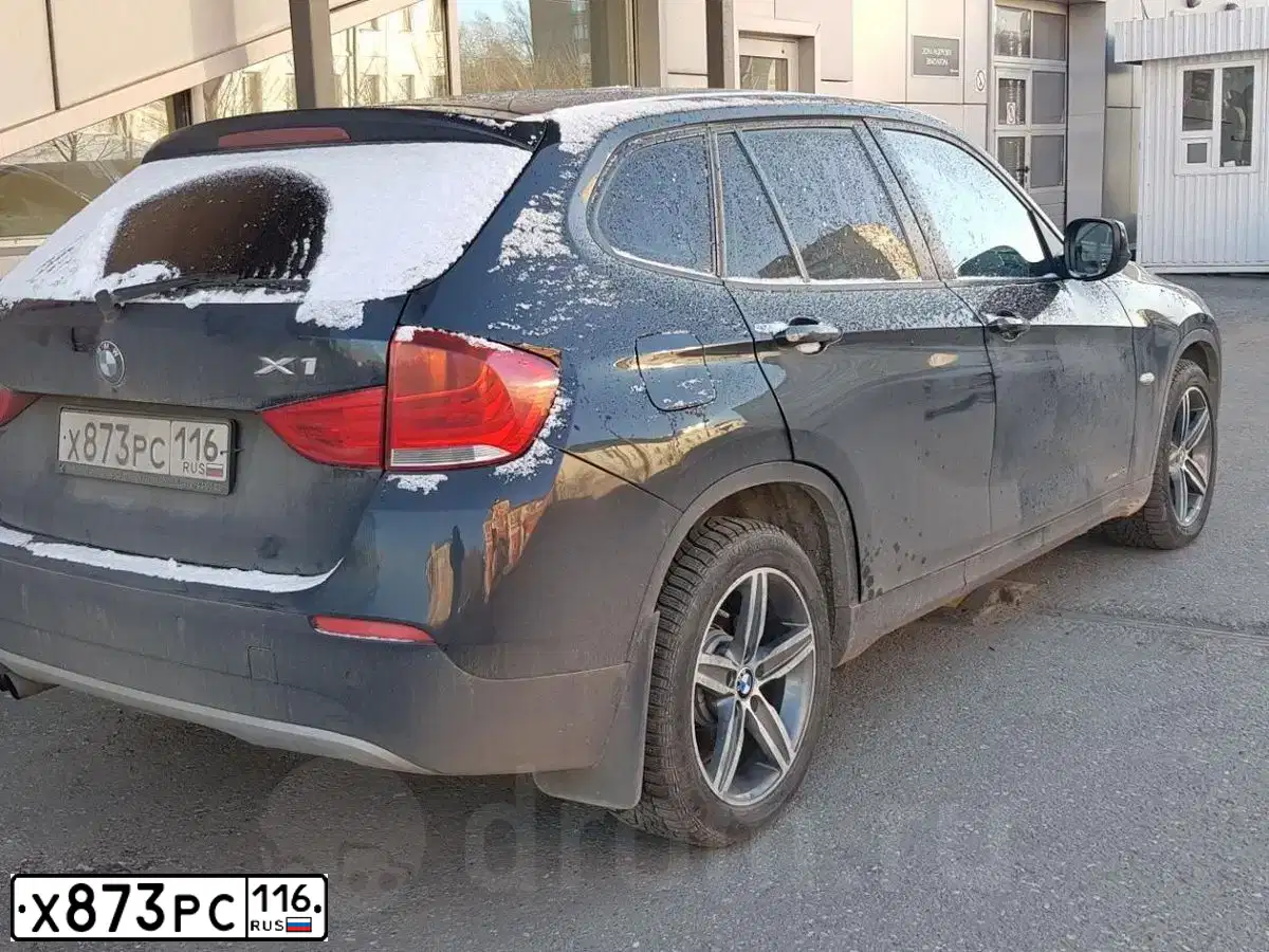 Фото автомобиля BMW X1, 2012 — госномер У508АУ18. Цвет: ЧЕРНЫЙ