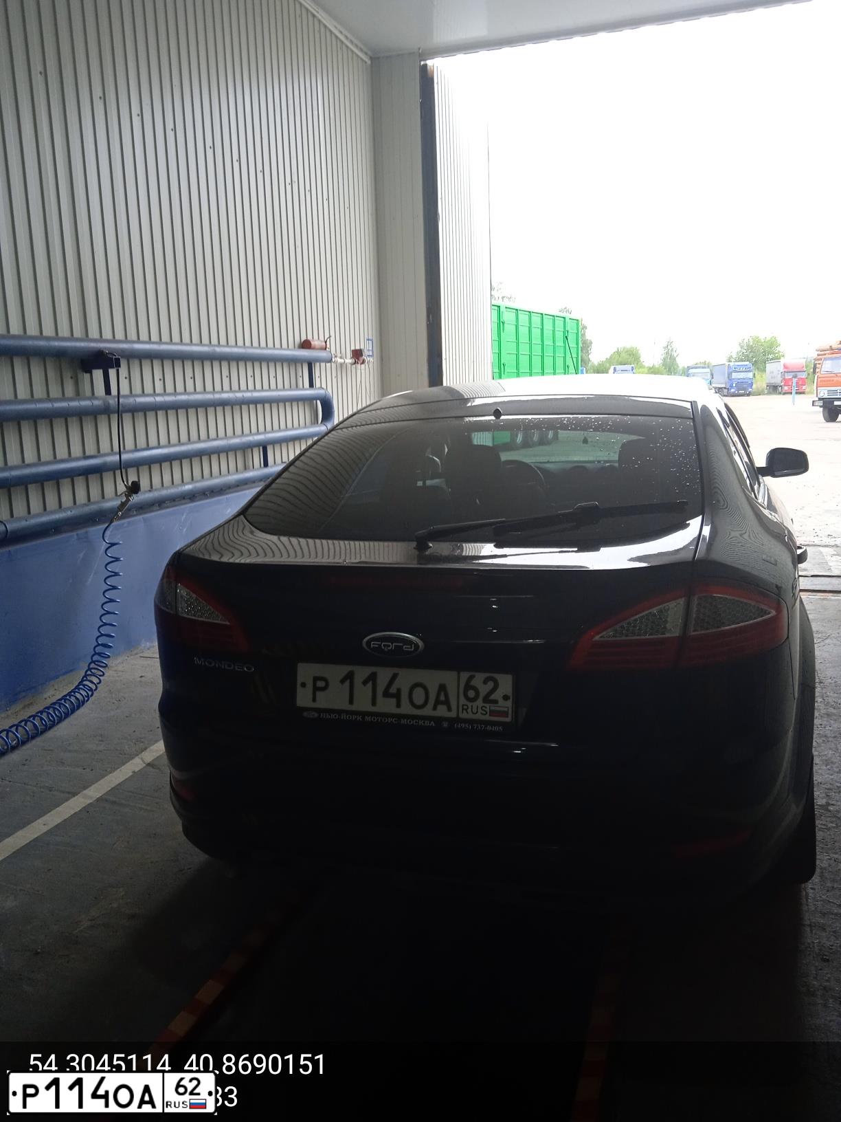 Фото автомобиля FORD FOCUS, 2008 — госномер О304ВМ40. Цвет: Темно-синий