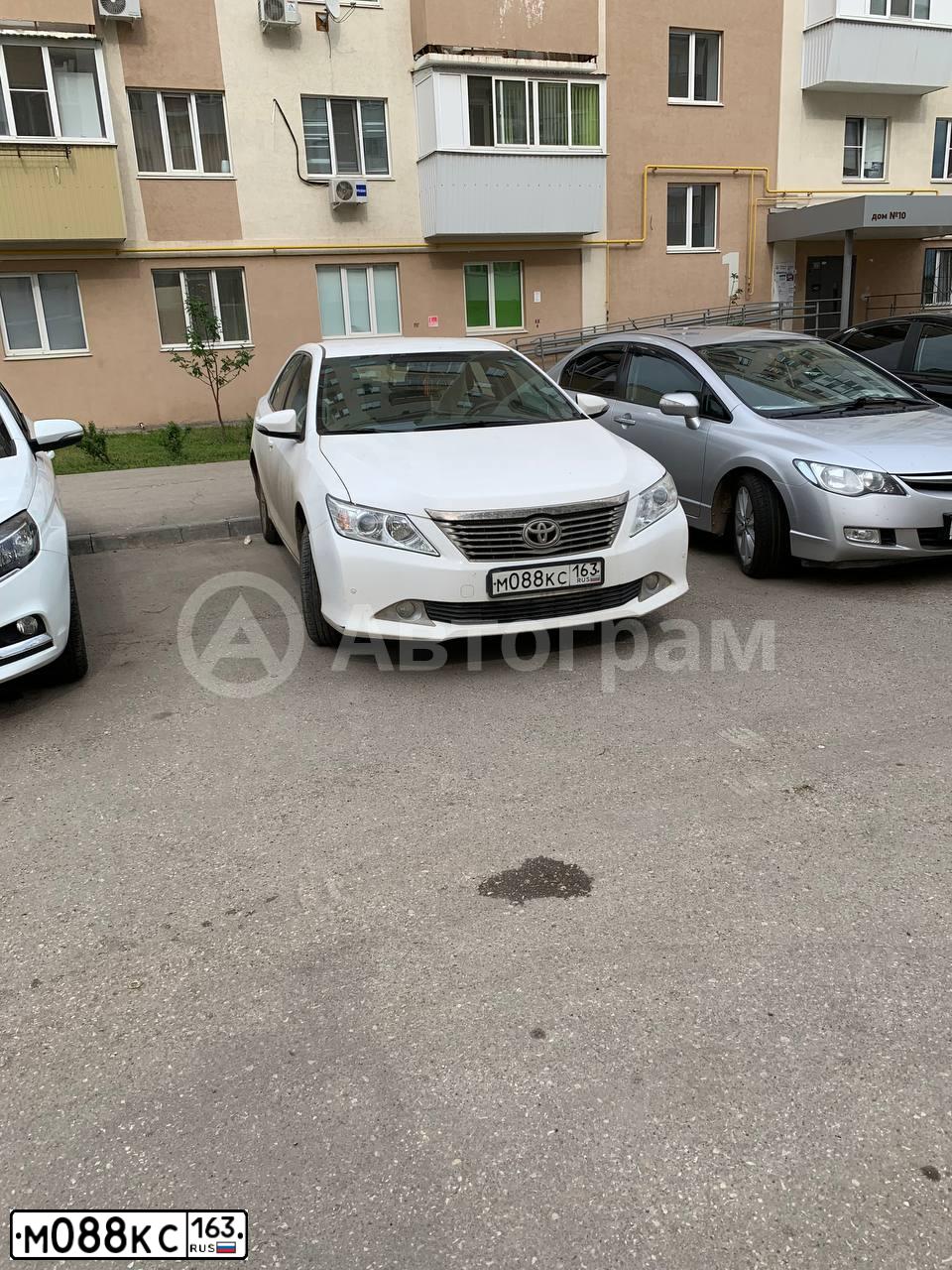 Фото автомобиля TOYOTA CAMRY, 2013 — госномер М088КС163. Цвет: Белый
