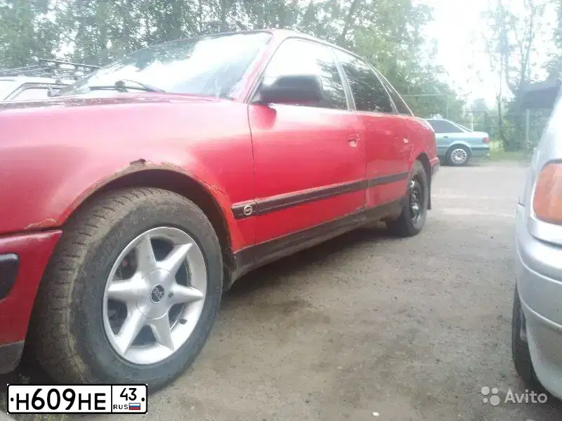 Фото автомобиля АУДИ 100, 1992 — госномер Н609НЕ43. Цвет: Красный