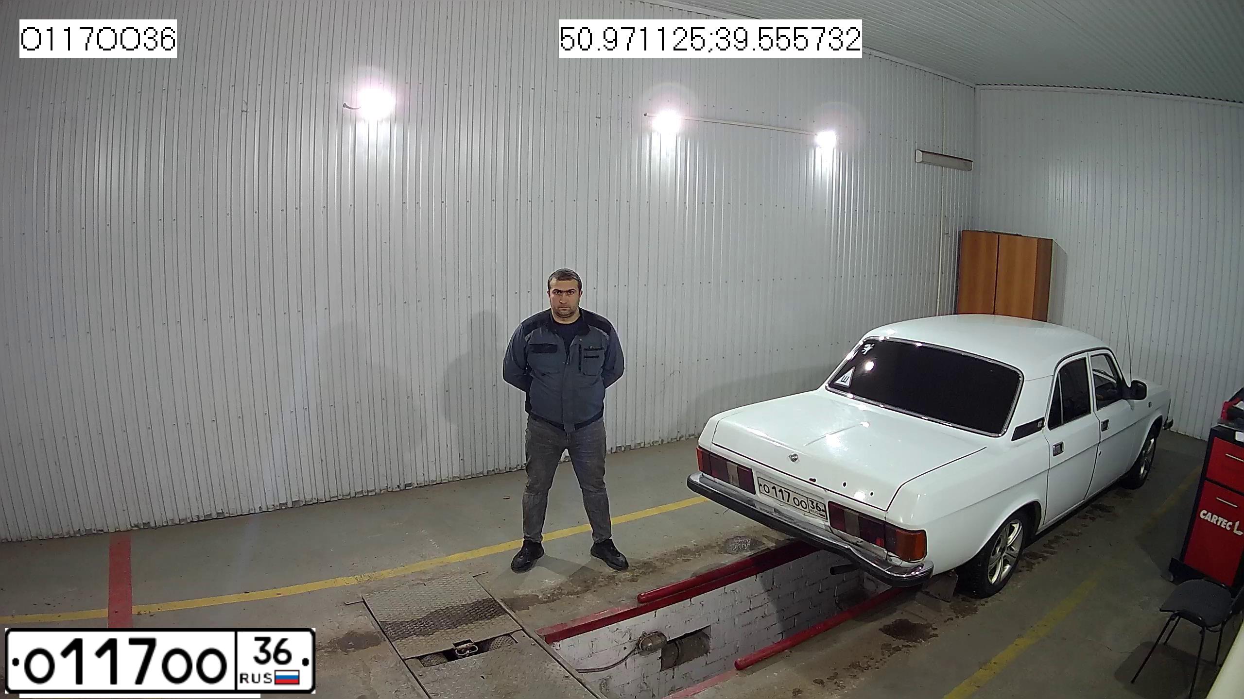 Фото автомобиля GAZ 3102 WOLGA, 1998 — госномер С434СС36. Цвет: СЕРО-БЕЛЫЙ