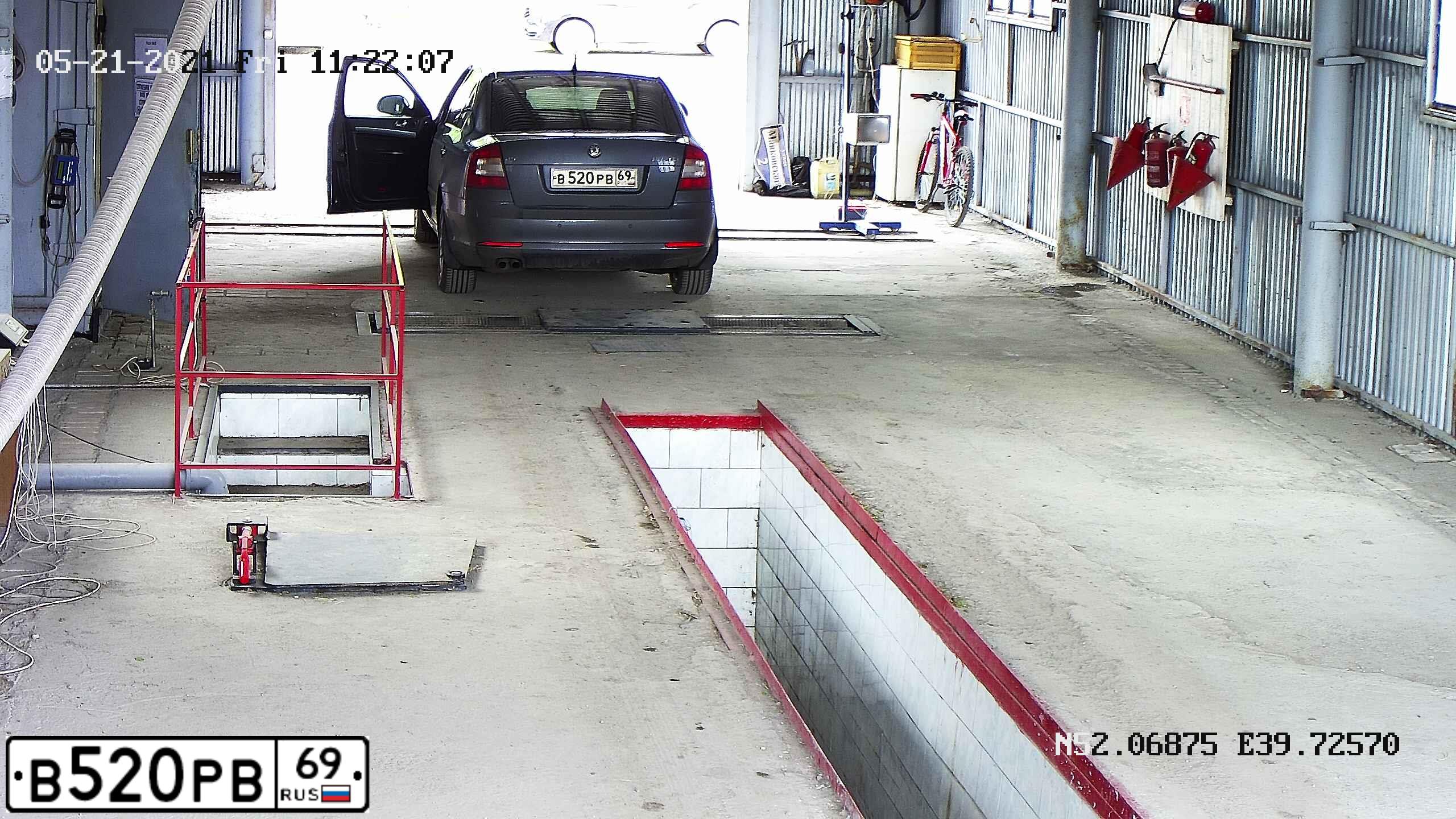 Фото автомобиля SKODA OCTAVIA, 2012 — госномер В520РВ69. Цвет: ТЕМНО-СЕРЫЙ