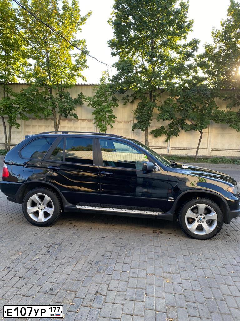 Фото автомобиля BMW X5, 2004 — госномер Е107УР177. Цвет: ЧЕРНЫЙ