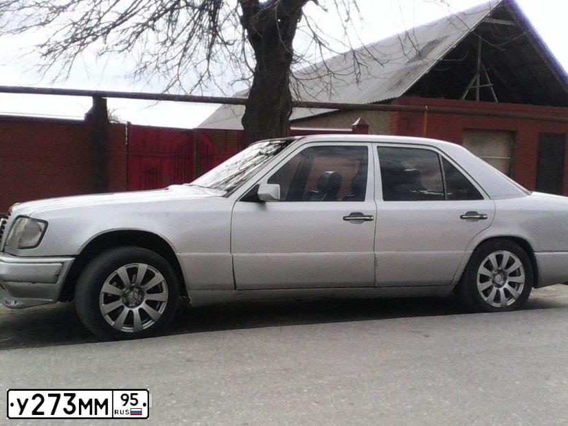 Фото автомобиля MERCEDES E-KLASSE, 1994 — госномер У273ММ95. Цвет: СЕРЫЙ