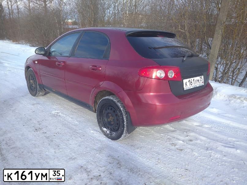 Фото автомобиля CHEVROLET LACETTI, 2005 — госномер К161УМ35. Цвет: ТЕМНО-КРАСНЫЙ