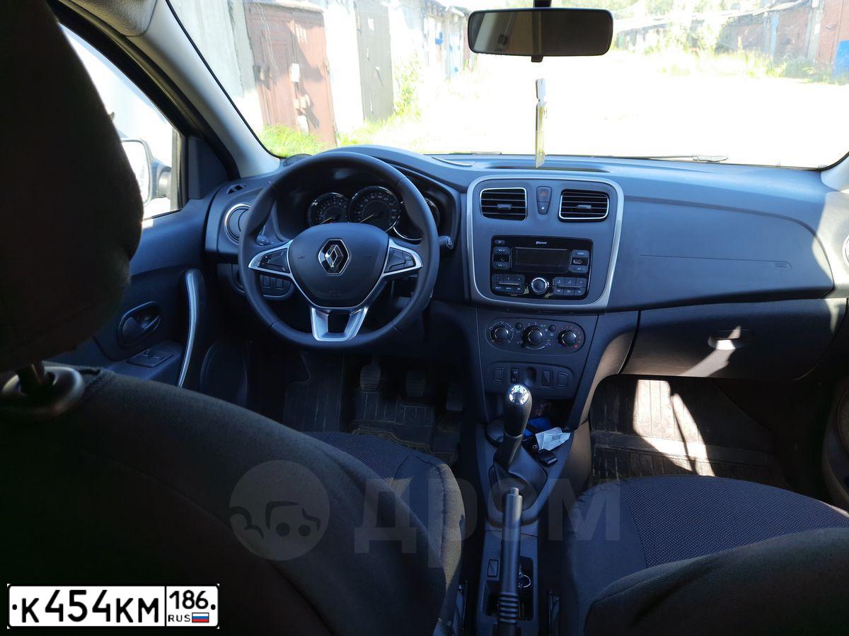 Фото автомобиля RENAULT SANDERO, 2020 — госномер К454КМ186. Цвет: СЕРЫЙ