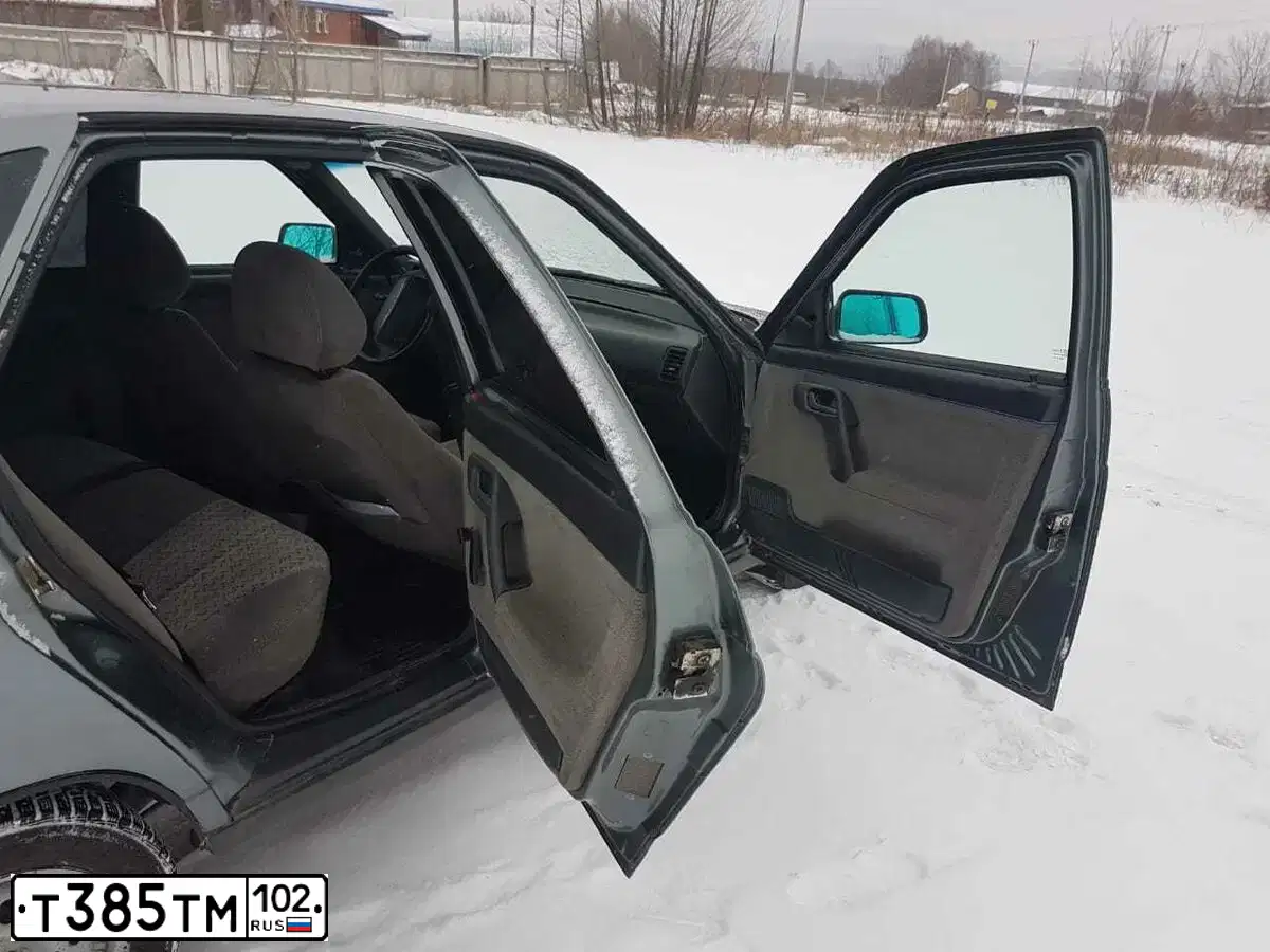 Фото автомобиля LADA 2110, 2005 — госномер Т385ТМ102. Цвет: Серебристо-желто-голубой