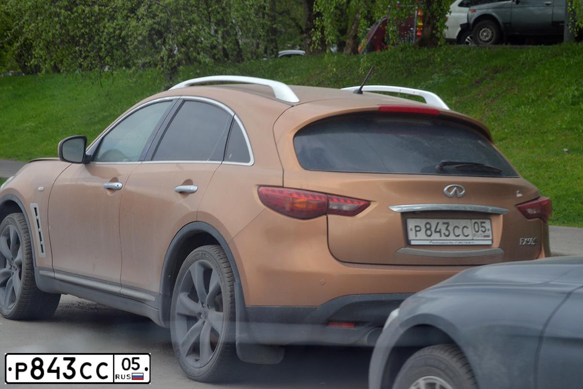 Фото автомобиля INFINITI QX70 /FX/, 2008 — госномер Р843СС05. Цвет: ЗОЛОТИСТЫЙ