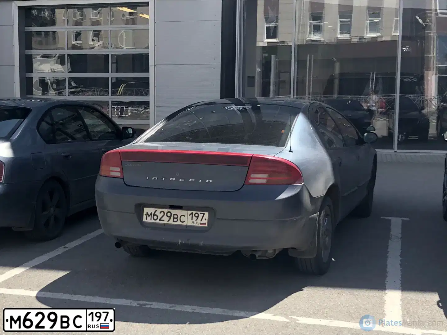 Фото автомобиля DODGE INTREPID, 2002 — госномер Н815МР76. Цвет: синий