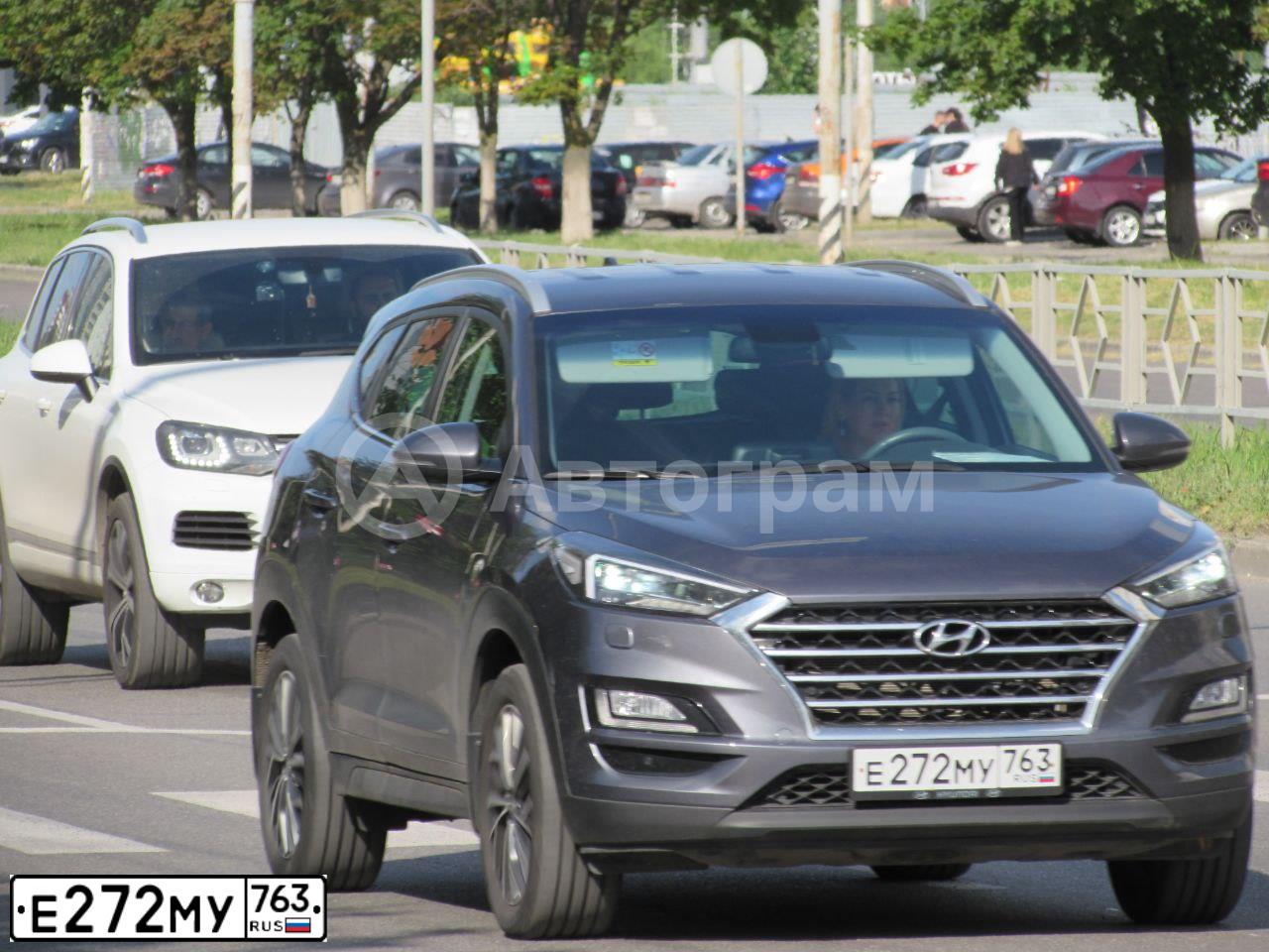 Фото автомобиля HYUNDAI TUCSON, 2020 — госномер Е272МУ763. Цвет: Серый