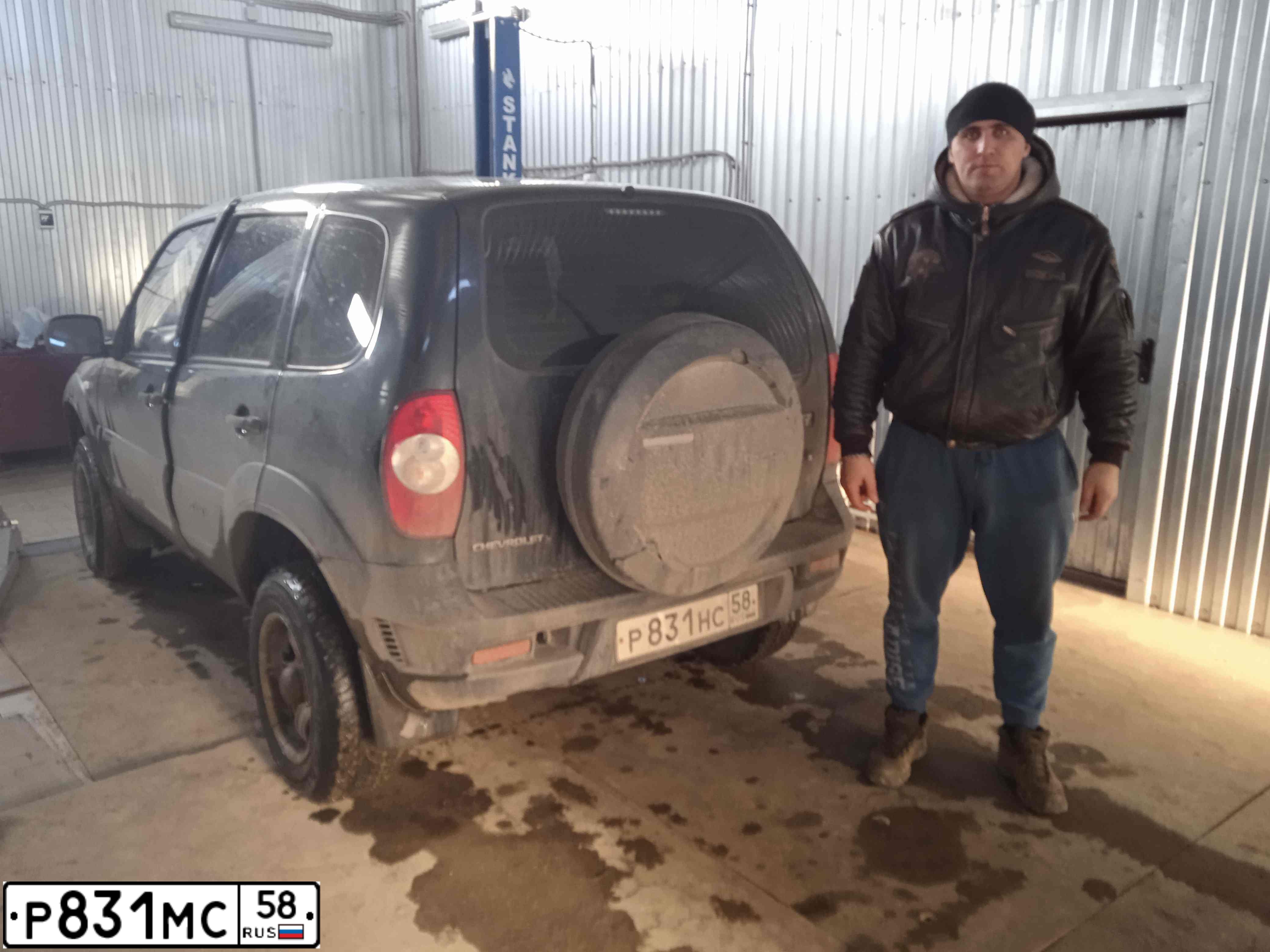 Фото автомобиля LADA 2112, 2005 — госномер Р831МС58. Цвет: МОЛОЧНО-БЕЛЫЙ СЕРЕБРИСТЫЙ
