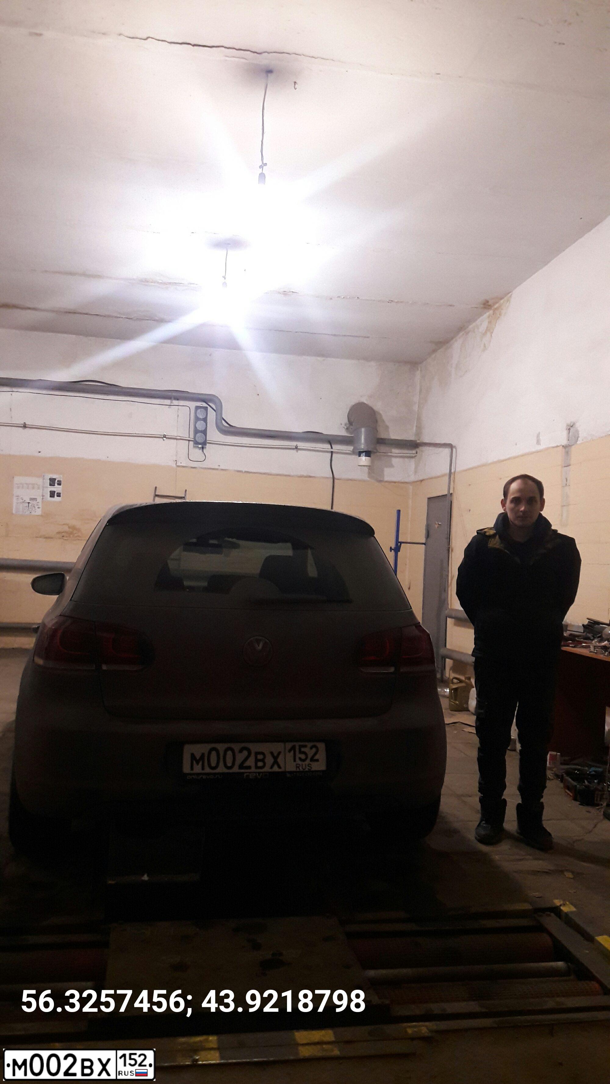 Фото автомобиля VOLKSWAGEN GOLF, 2011 — госномер М002ВХ152. Цвет: Темно-синий