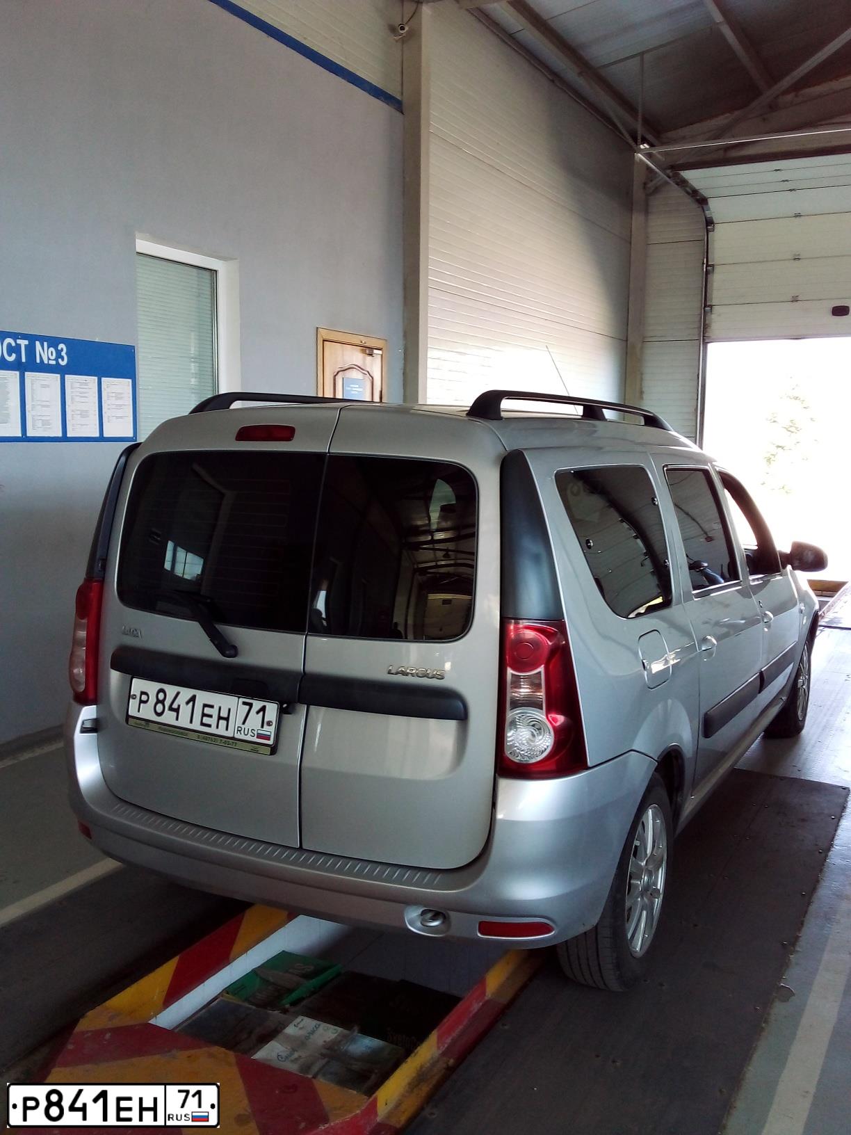 Фото автомобиля LADA LARGUS, 2013 — госномер Р841ЕН71. Цвет: СЕРЕБРИСТЫЙ