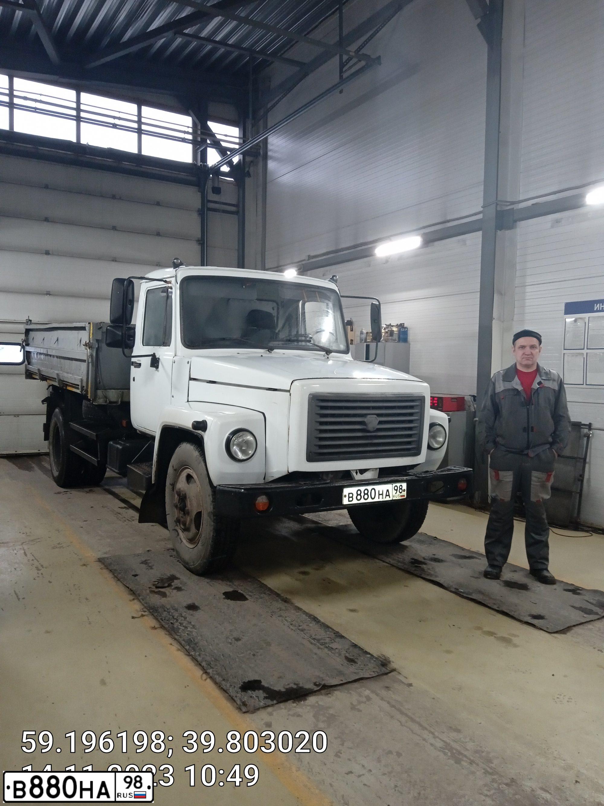 Фото автомобиля GAZ Z 3309, 2007 — госномер В880НА98. Цвет: Белый