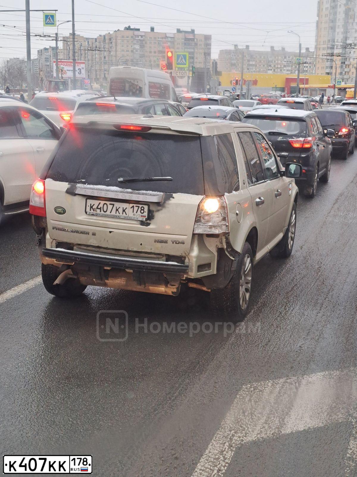 Фото автомобиля LAND ROVER FREELANDER, 2008 — госномер У116РВ198. Цвет: БЕЖЕВЫЙ
