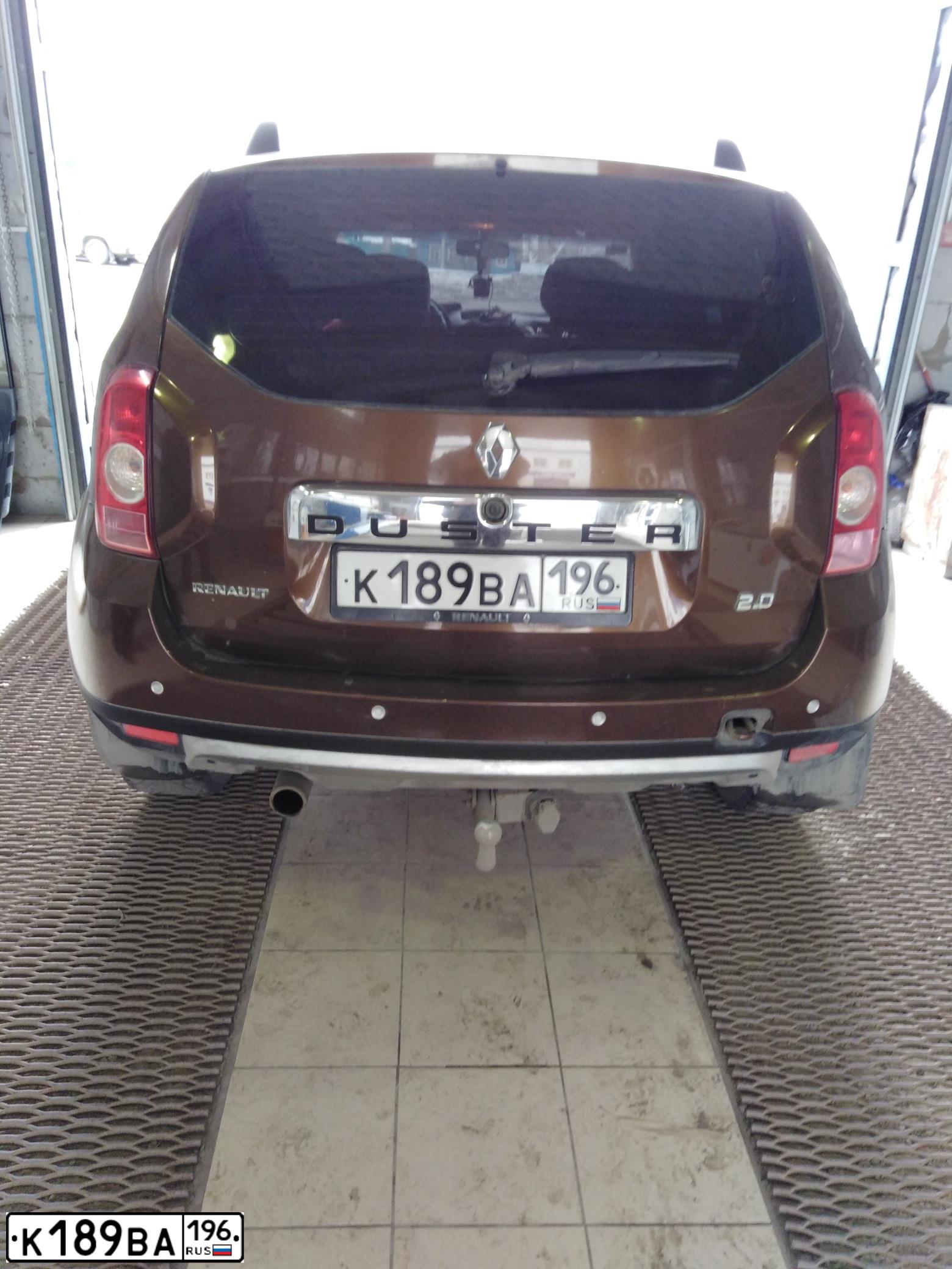 Фото автомобиля RENAULT DUSTER, 2013 — госномер Х080ОХ96. Цвет: Коричневый