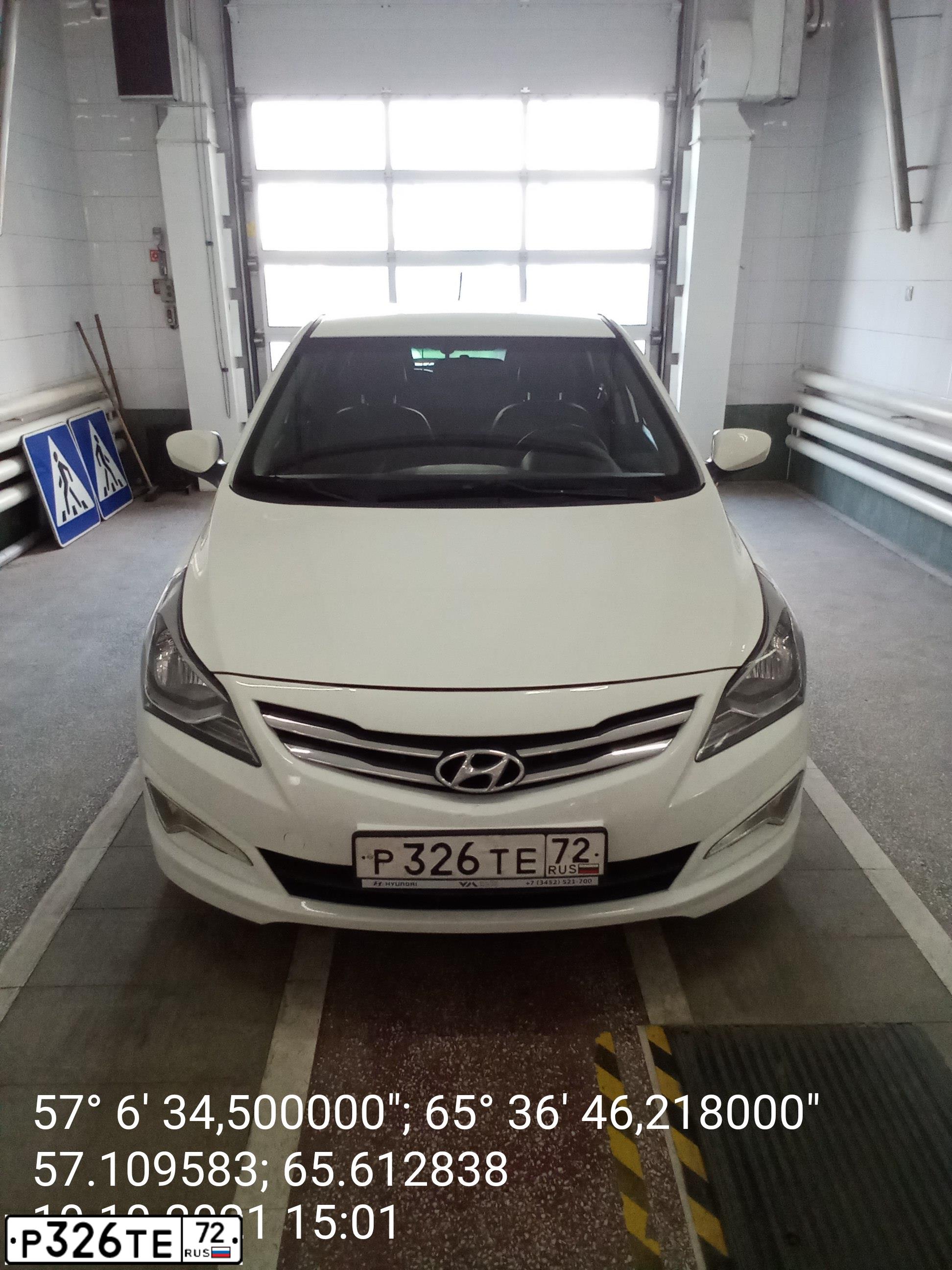 Фото автомобиля HYUNDAI SOLARIS, 2015 — госномер Р326ТЕ72. Цвет: БЕЛЫЙ