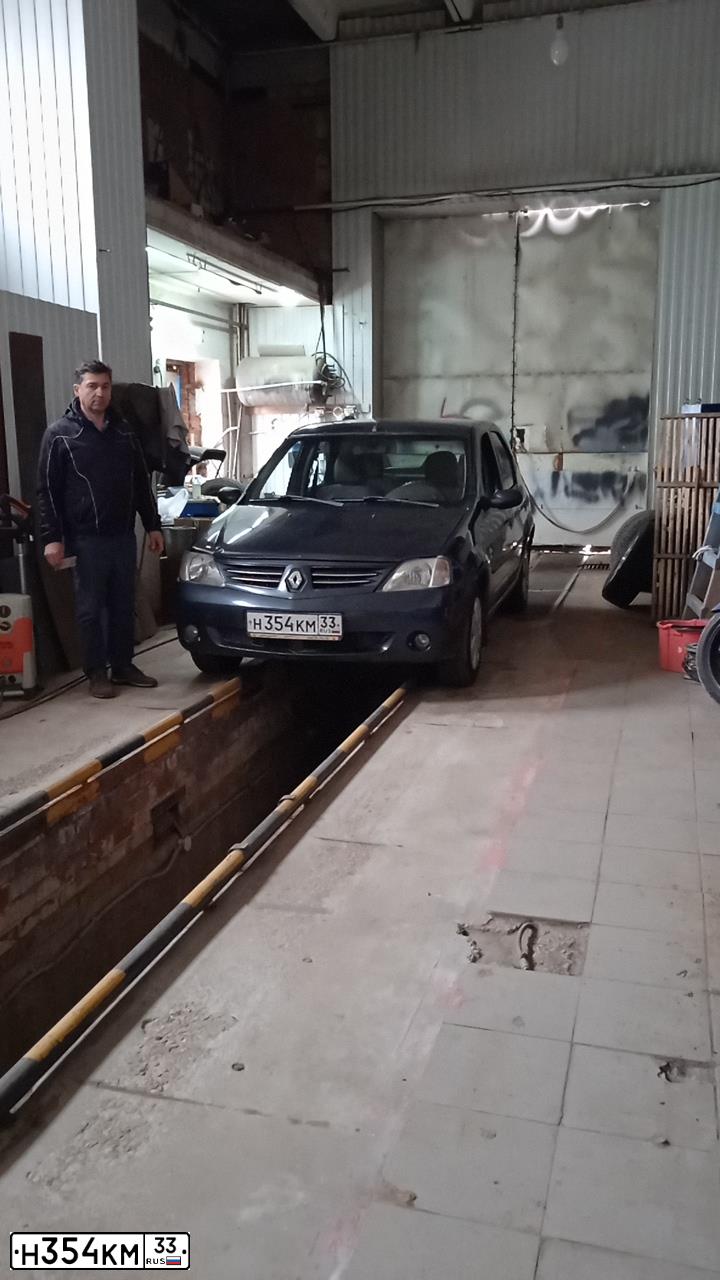 Фото автомобиля RENAULT LOGAN, 2007 — госномер Н354КМ33. Цвет: ТЕМНО-СЕРЫЙ