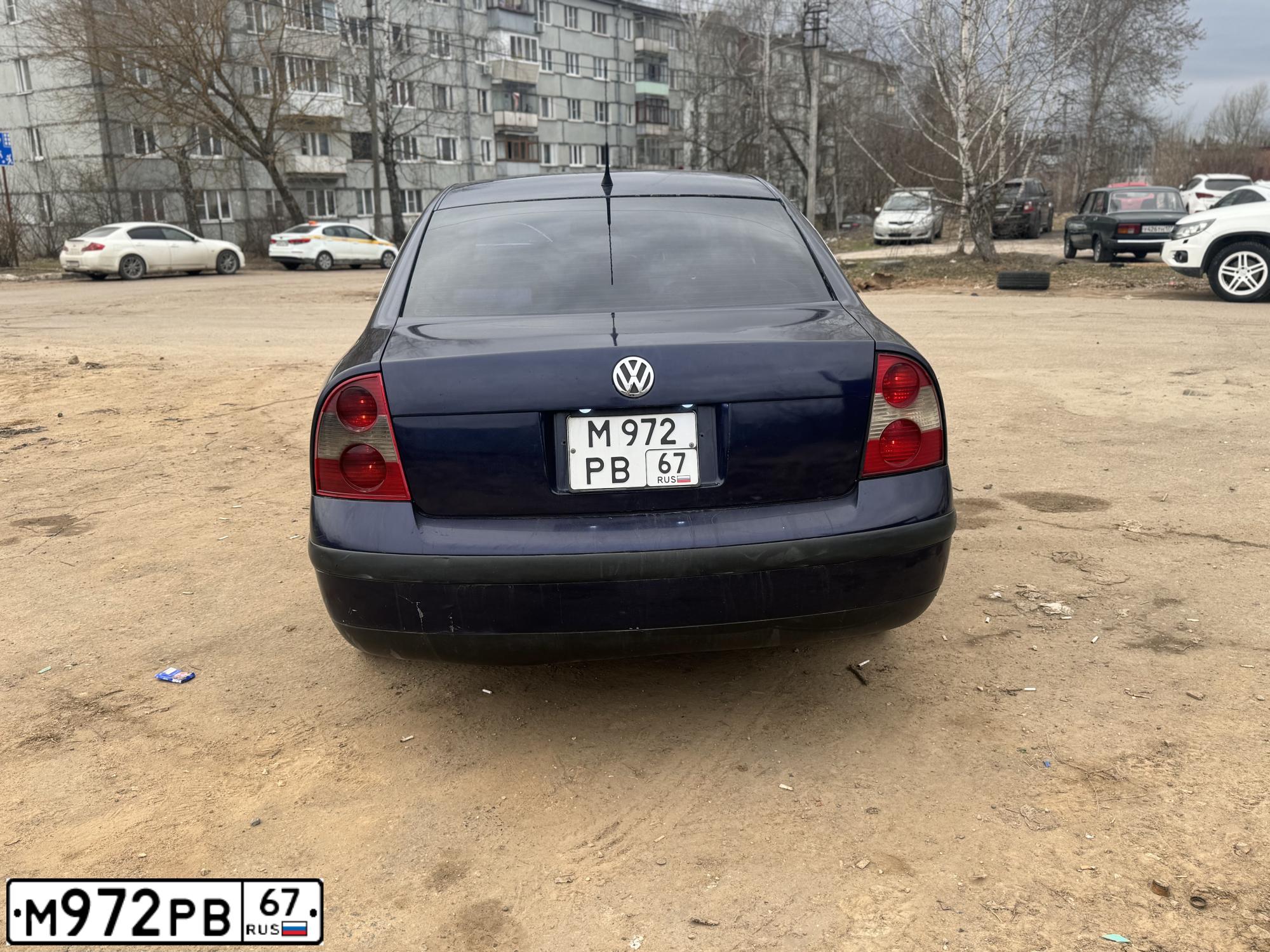 Фото автомобиля VOLKSWAGEN PASSAT, 2003 — госномер Н636РР30. Цвет: синий