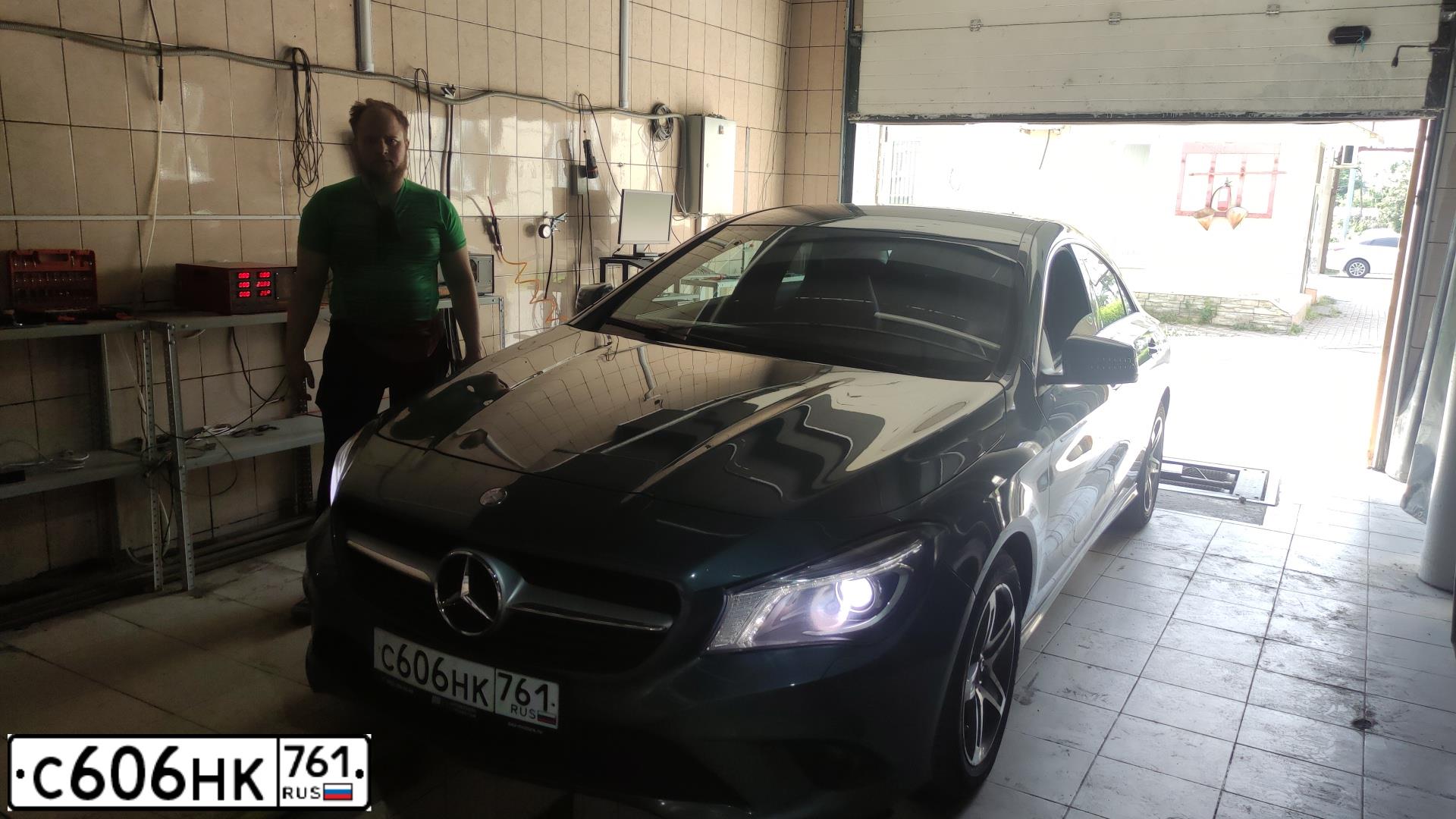 Фото автомобиля MERCEDES CLA-KLASSE, 2013 — госномер Т008ОТ61. Цвет: синий