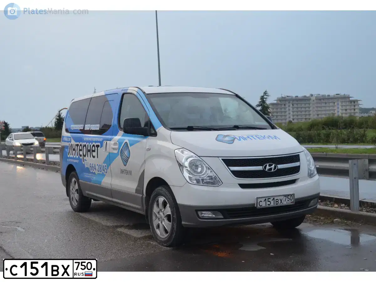 Фото автомобиля HYUNDAI GRAND STAREX, 2013 — госномер С151ВХ750. Цвет: БЕЛЫЙ