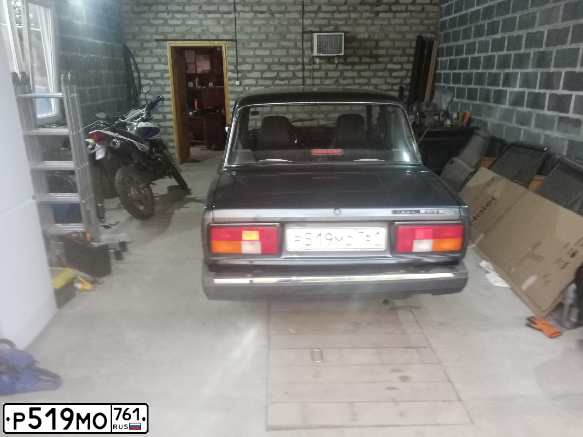 Фото автомобиля LADA 2105, 2010 — госномер Р519МО761. Цвет: СЕРО-СИНЕ-ЗЕЛЕНЫЙ
