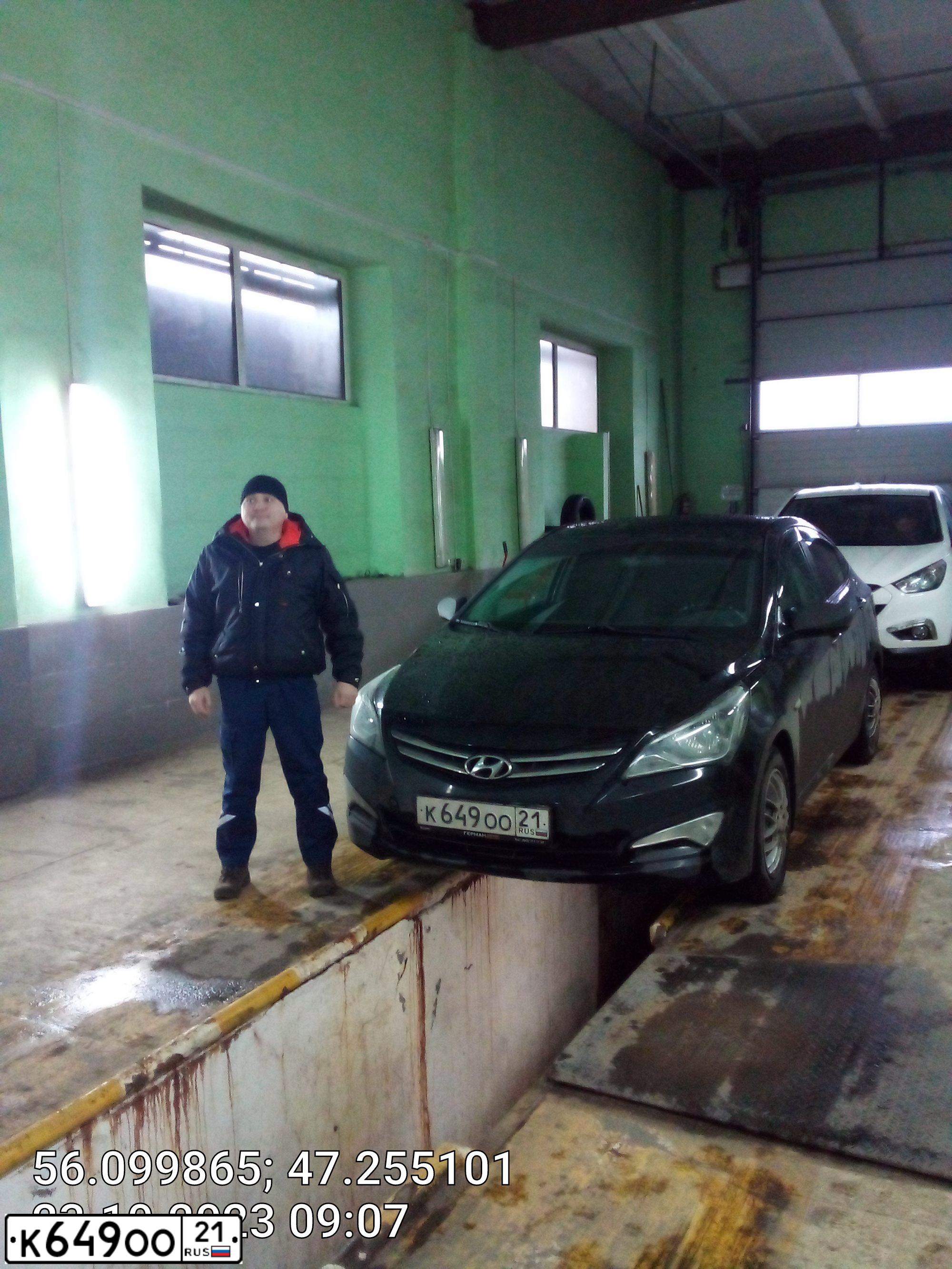 Фото автомобиля HYUNDAI SOLARIS, 2015 — госномер Х800НР116. Цвет: ЧЕРНЫЙ