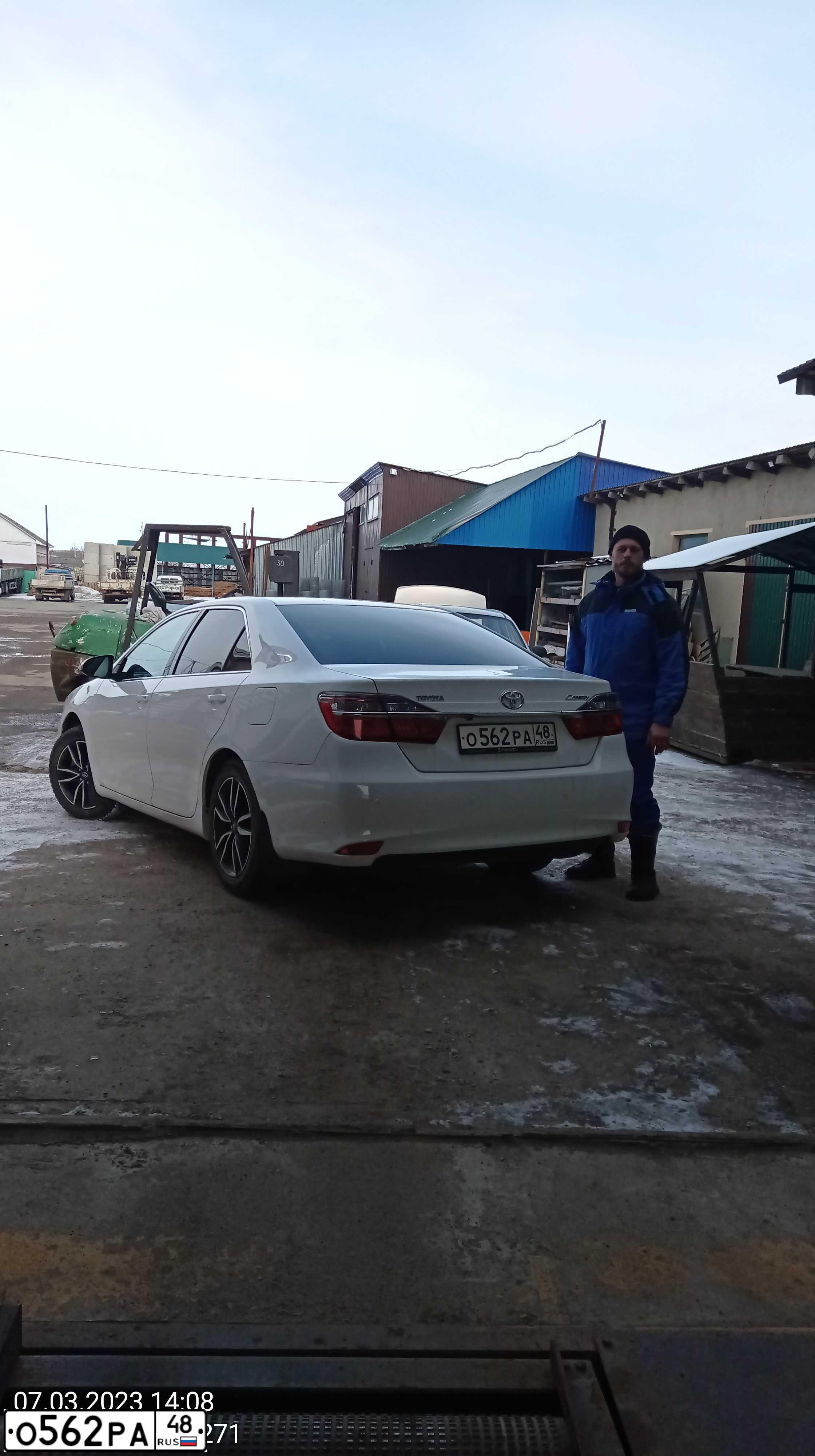 Фото автомобиля TOYOTA CAMRY, 2015 — госномер К110ХМ124