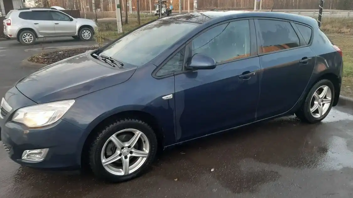Фото автомобиля OPEL ASTRA, 2011 — госномер В466ЕХ761. Цвет: синий