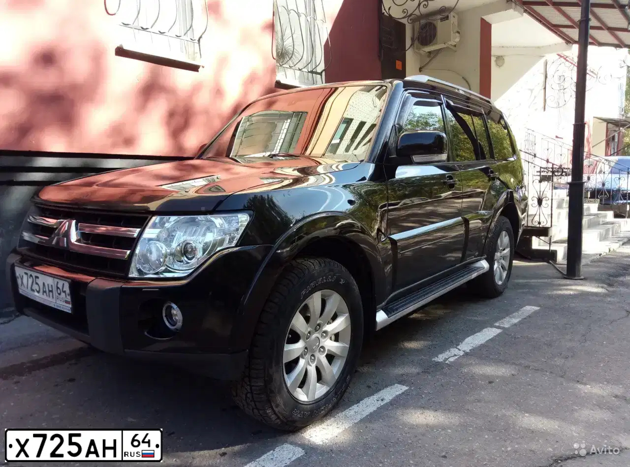 Фото автомобиля MITSUBISHI PAJERO, 2008 — госномер А080УР164. Цвет: ЧЕРНЫЙ