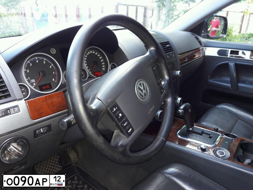 Фото автомобиля VOLKSWAGEN TOUAREG, 2004 — госномер О090АР12. Цвет: ЧЕРНЫЙ