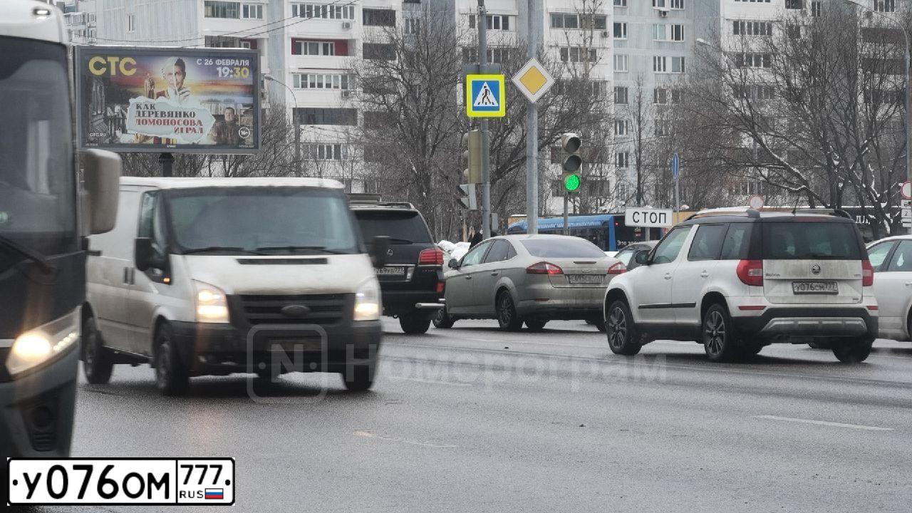 Фото автомобиля HYUNDAI I30, 2015 — госномер В108МЕ37. Цвет: Оранжевый