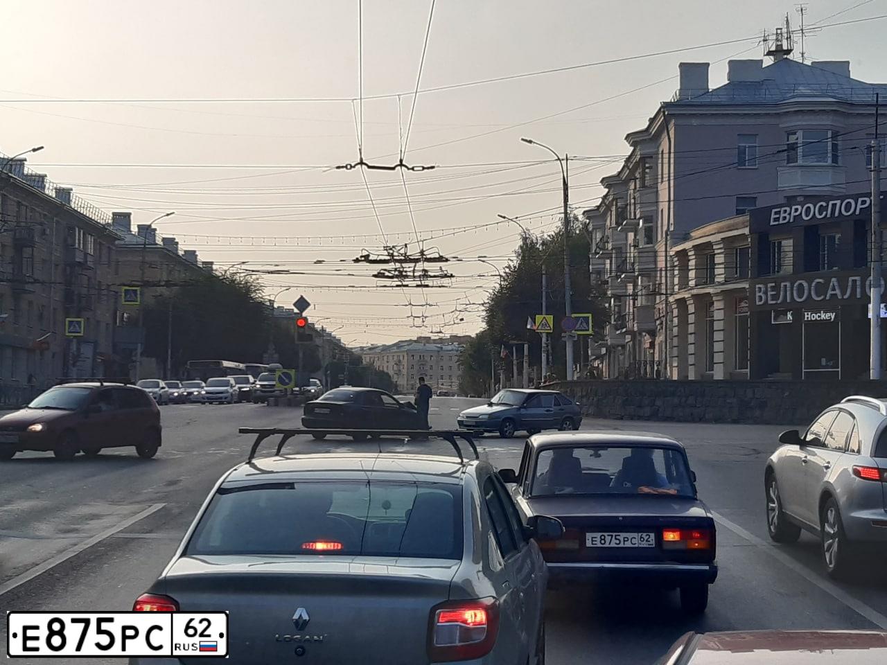 Фото автомобиля LADA 2107, 2001 — госномер У261РС152. Цвет: ФИОЛЕТОВЫЙ