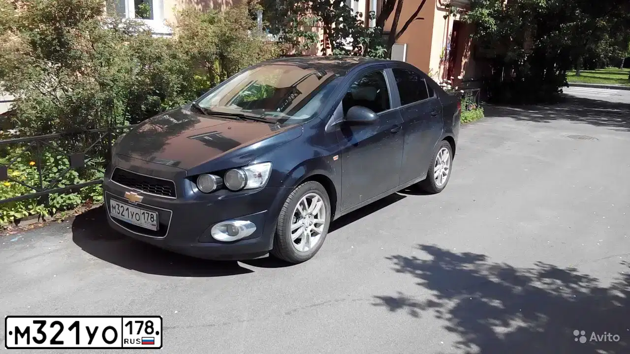 Фото автомобиля CHEVROLET AVEO, 2012 — госномер Х202ЕО78. Цвет: ЧЕРНЫЙ