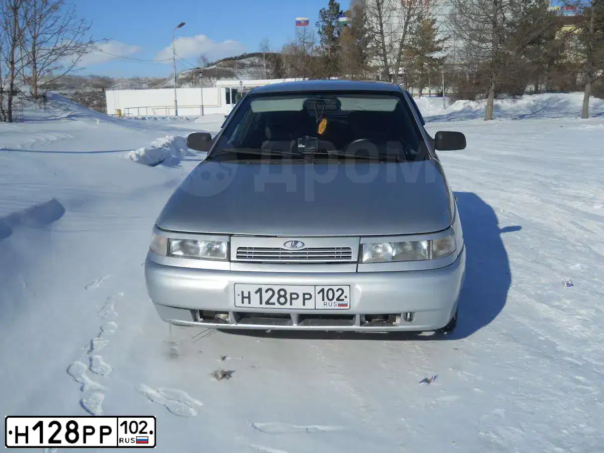 Фото автомобиля LADA 2112, 2007 — госномер М811ОХ102. Цвет: СВЕТЛО-СЕРЕБРИСТЫЙ