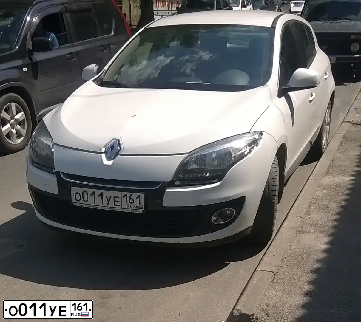 Фото автомобиля RENAULT MEGANE, 2013 — госномер О011УЕ161. Цвет: БЕЛЫЙ