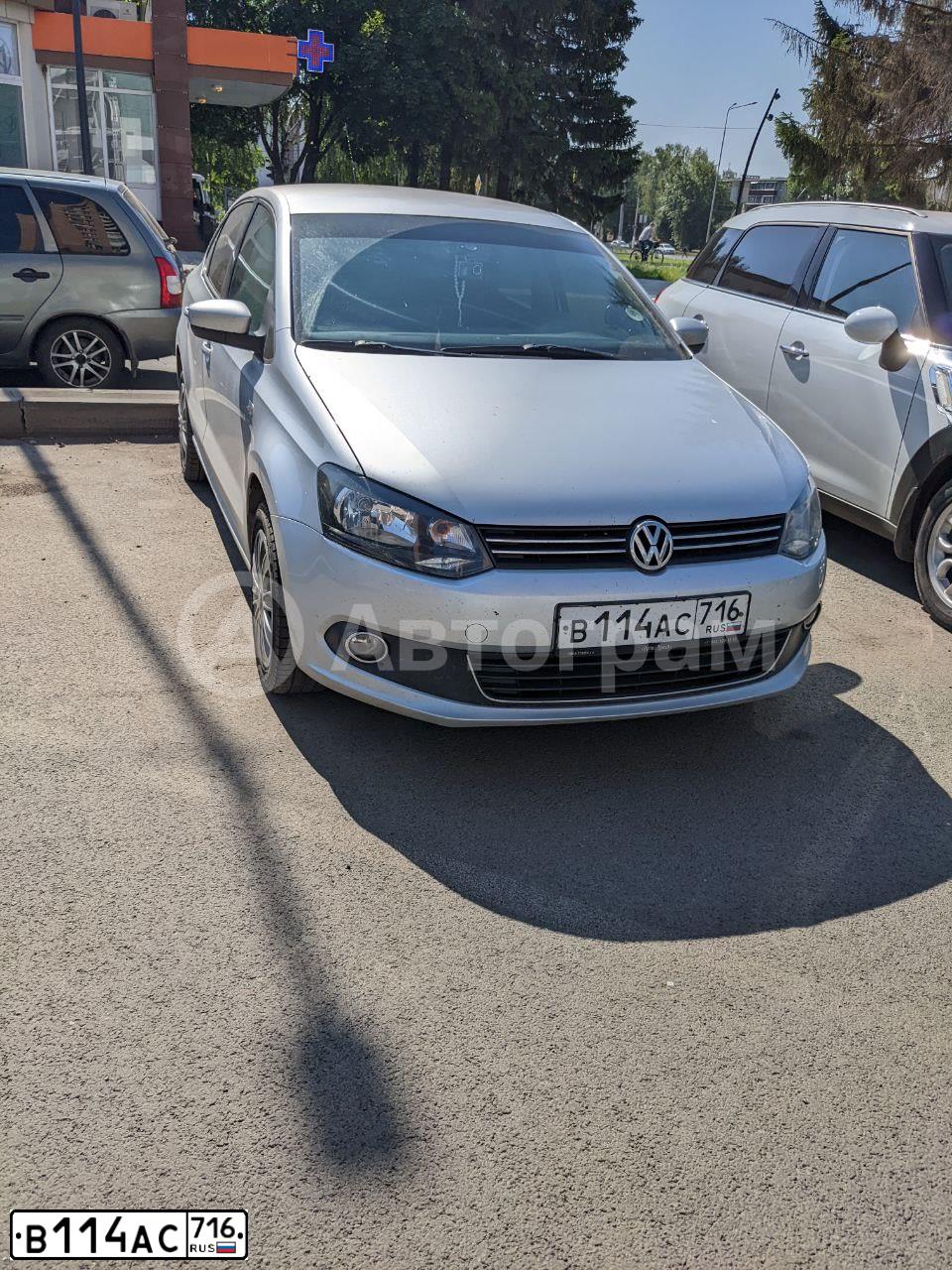 Фото автомобиля VOLKSWAGEN POLO, 2011 — госномер В114АС716. Цвет: серебристый