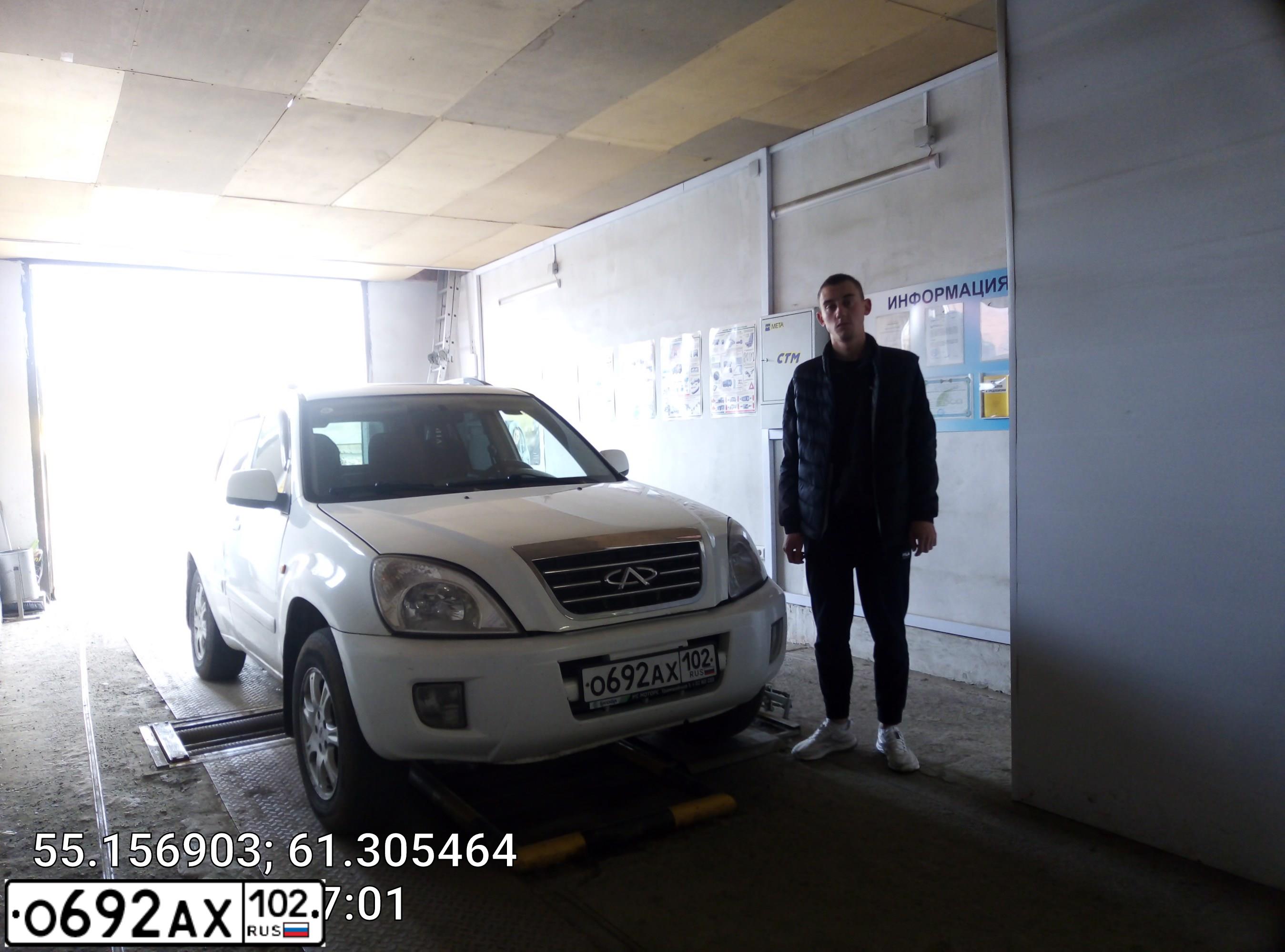 Фото автомобиля CHERY TIGGO T11, 2012 — госномер С235ВТ774. Цвет: Белый