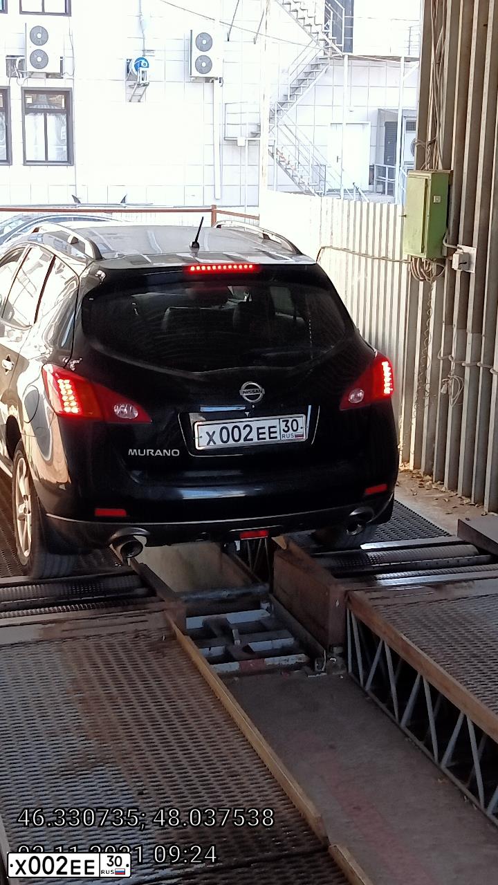 Фото автомобиля NISSAN MURANO, 2007 — госномер О002ВТ30. Цвет: ЧЕРНЫЙ