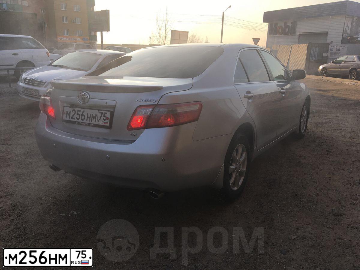 Фото автомобиля TOYOTA CAMRY, 2008 — госномер Н272ОС75. Цвет: Серебристый