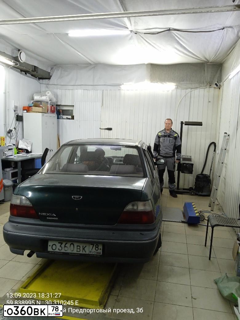 Фото автомобиля DAEWOO NEXIA, 1999 — госномер О360ВК78. Цвет: ЗЕЛЕНЫЙ